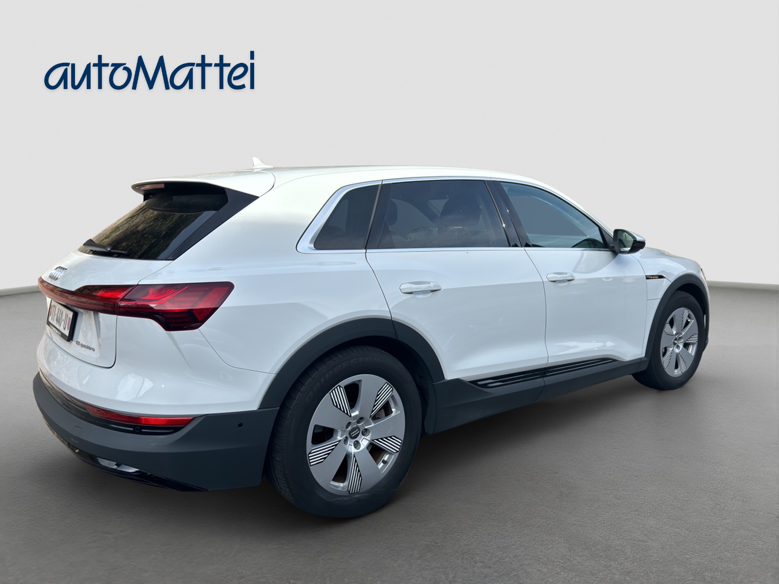 AUDI e-tron 55 quattro-showroom-element-3