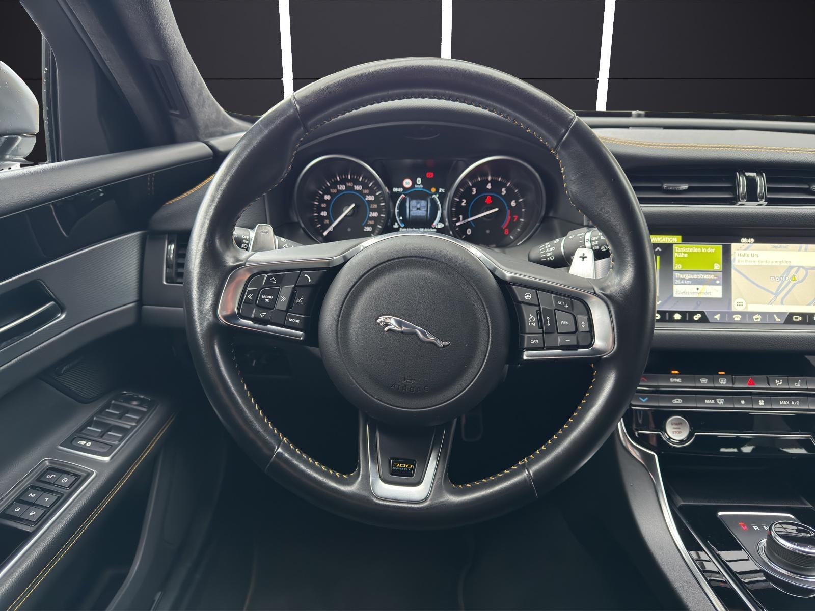 JAGUAR XF Sportbrake 2.0 T 300 Sport AWD-image-12