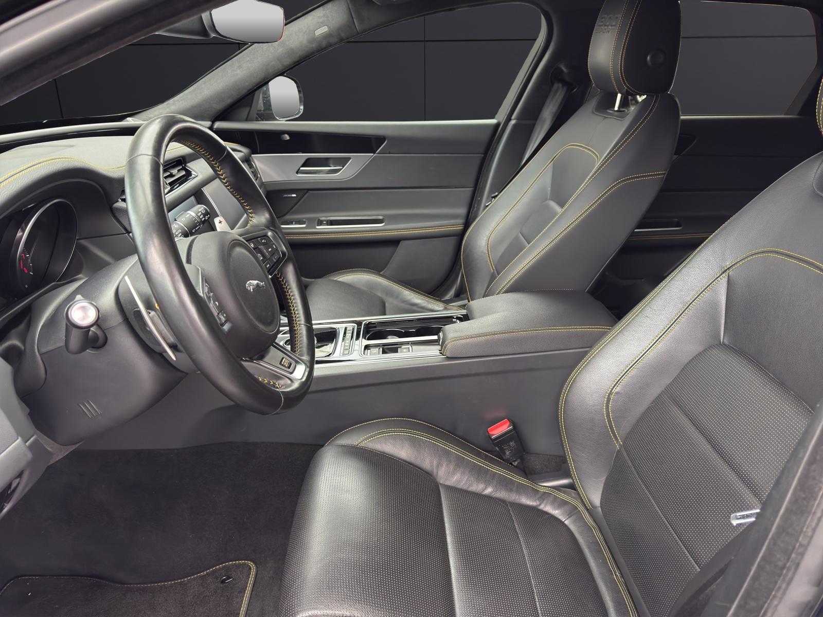 JAGUAR XF Sportbrake 2.0 T 300 Sport AWD-image-9