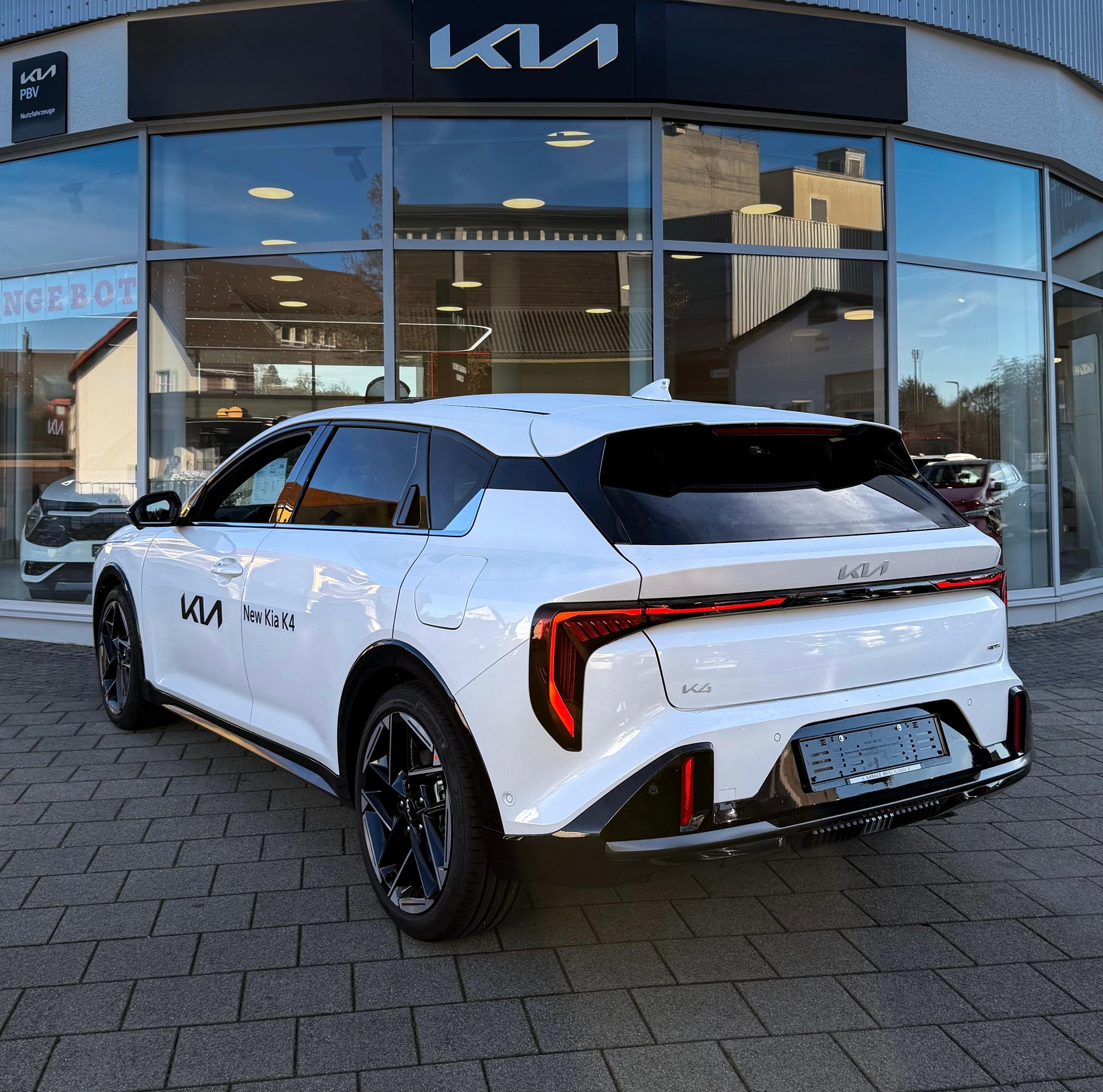 KIA K4 1.6 T-GDi GT-Line-showroom-element-1