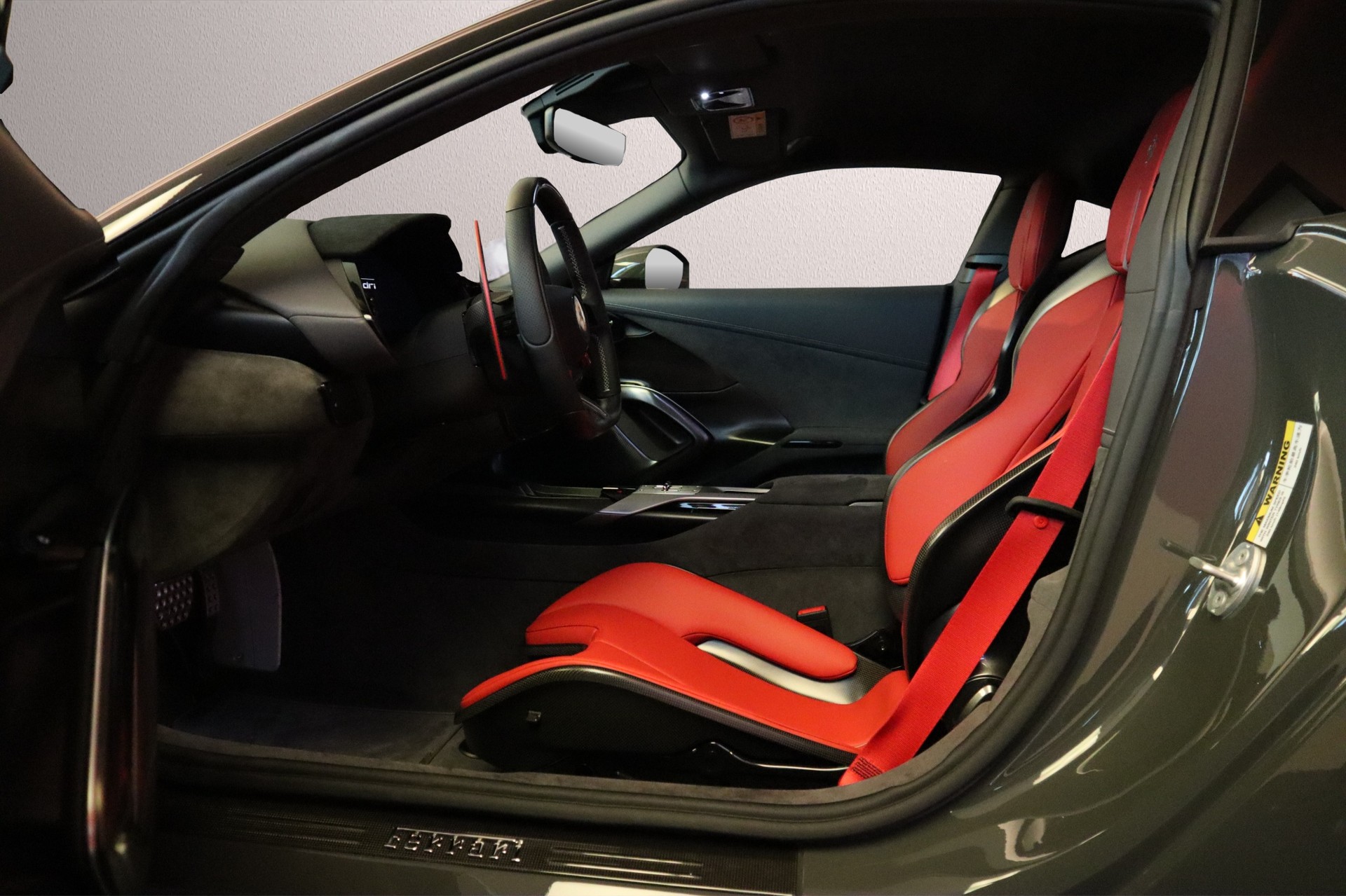 FERRARI 12 Cilindri-showroom-element-3