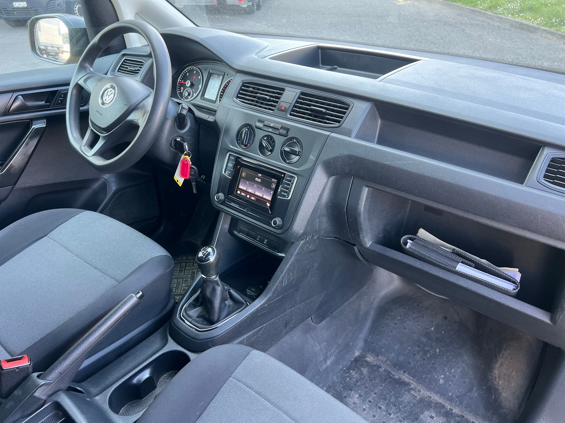 VW Caddy 2.0TDI 4Motion BlueMotion Technology-image-11