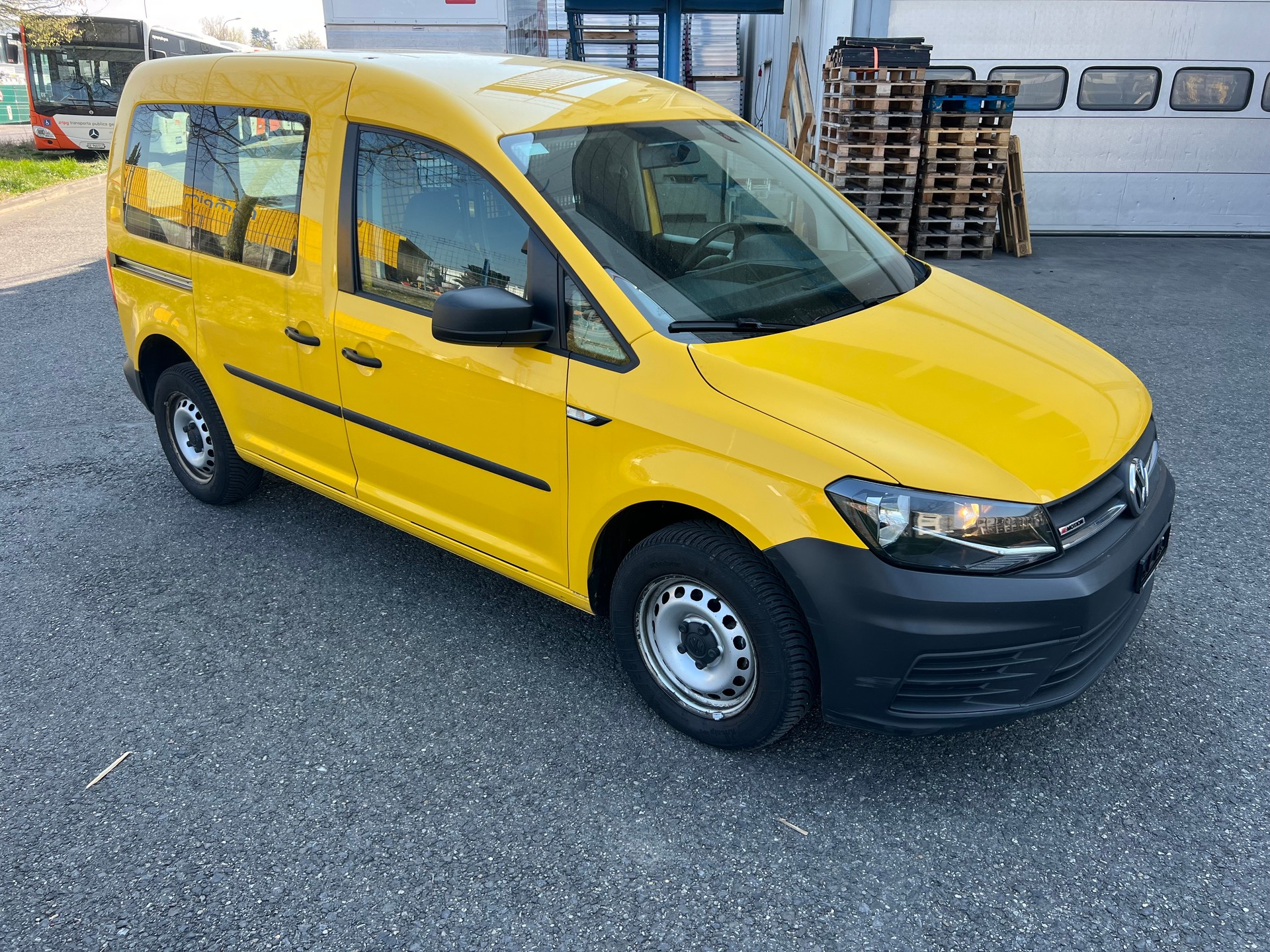 VW Caddy 2.0TDI 4Motion BlueMotion Technology-image-7