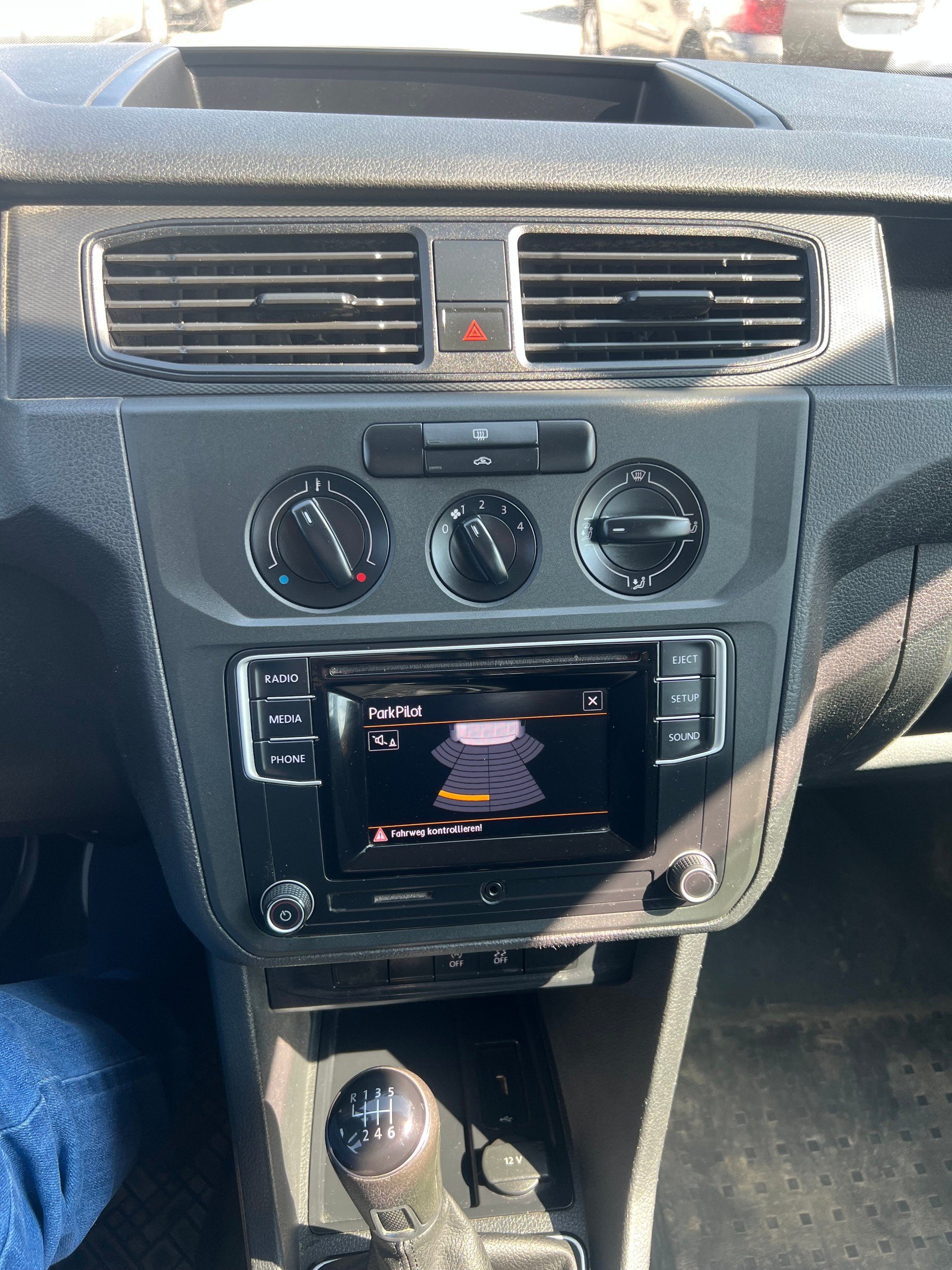 VW Caddy 2.0TDI 4Motion BlueMotion Technology-image-10