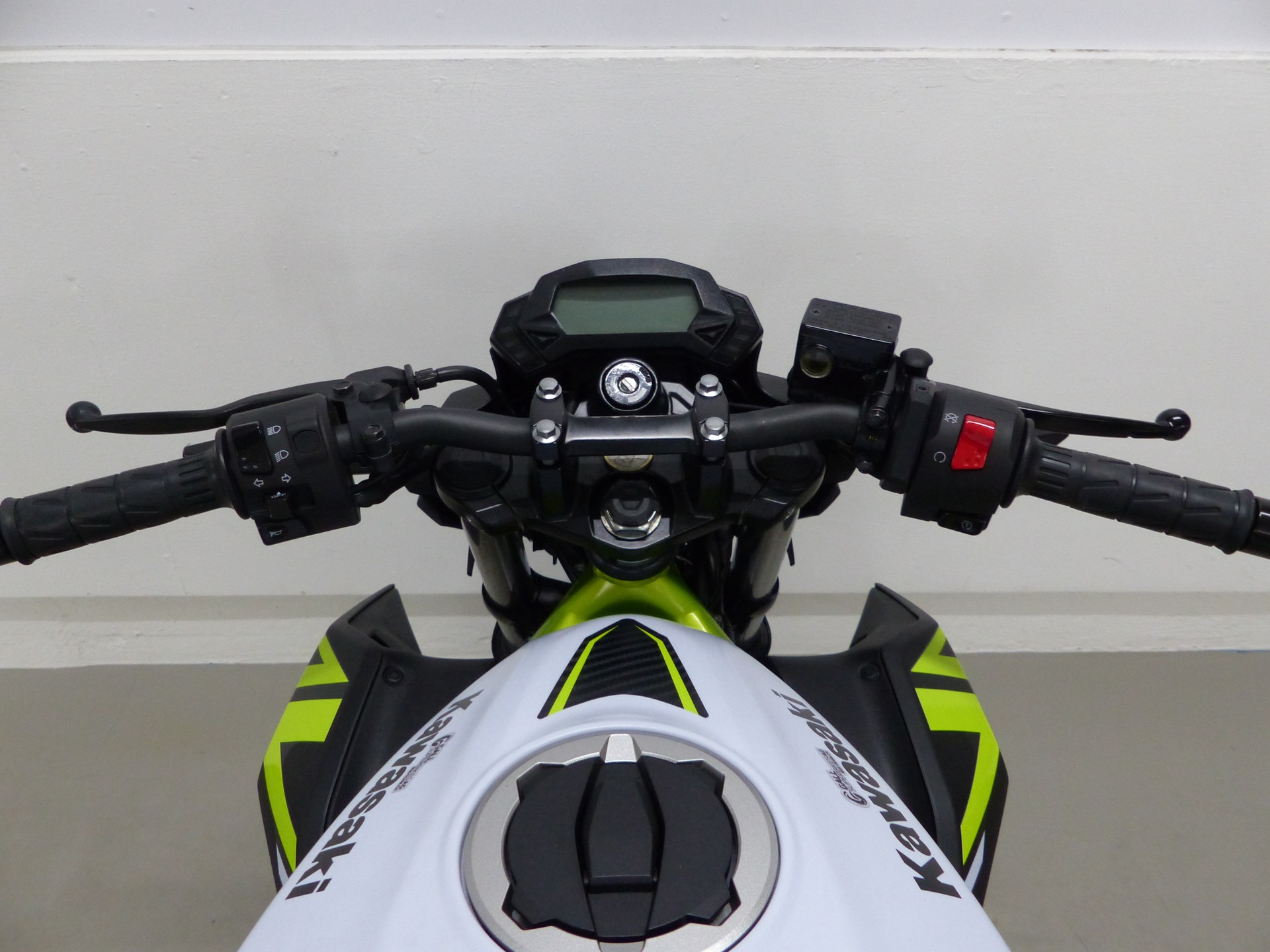 KAWASAKI Z 125 ABS mit Zubehör-image-14