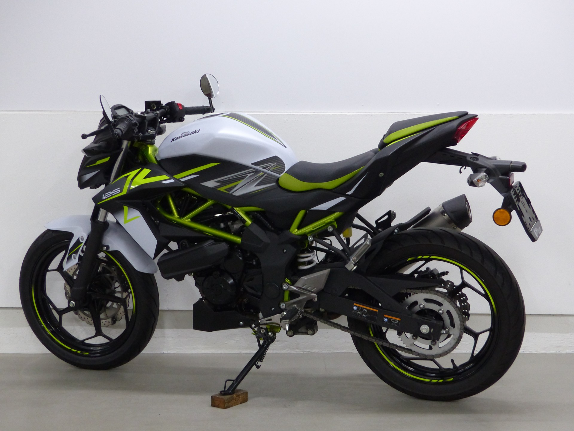 KAWASAKI Z 125 ABS mit Zubehör-image-3