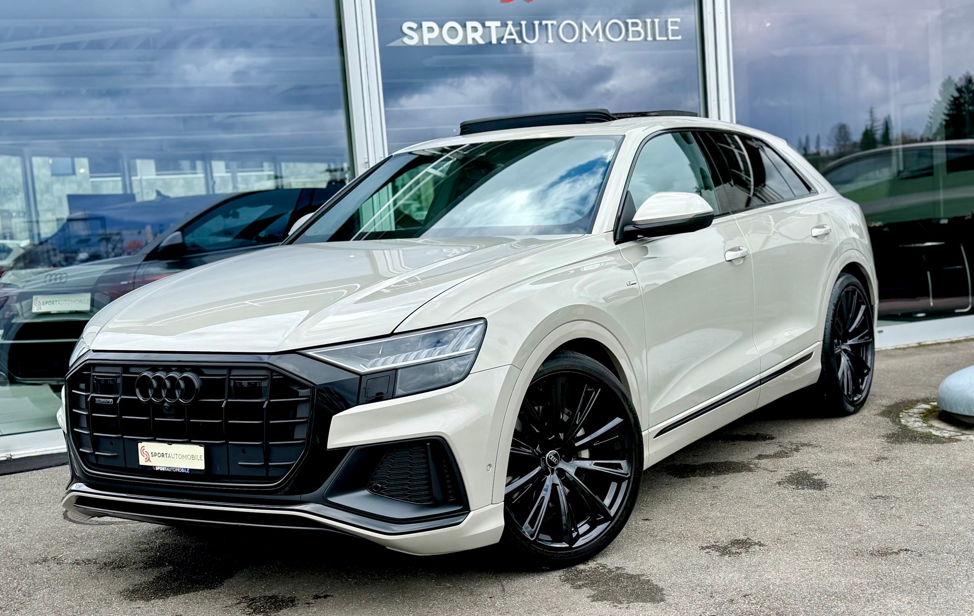 AUDI Q8 50 TDI quattro tiptronic *vikunjabeige metallic - 23 Zoll - Adaptive air suspension sport*-showroom-element-1