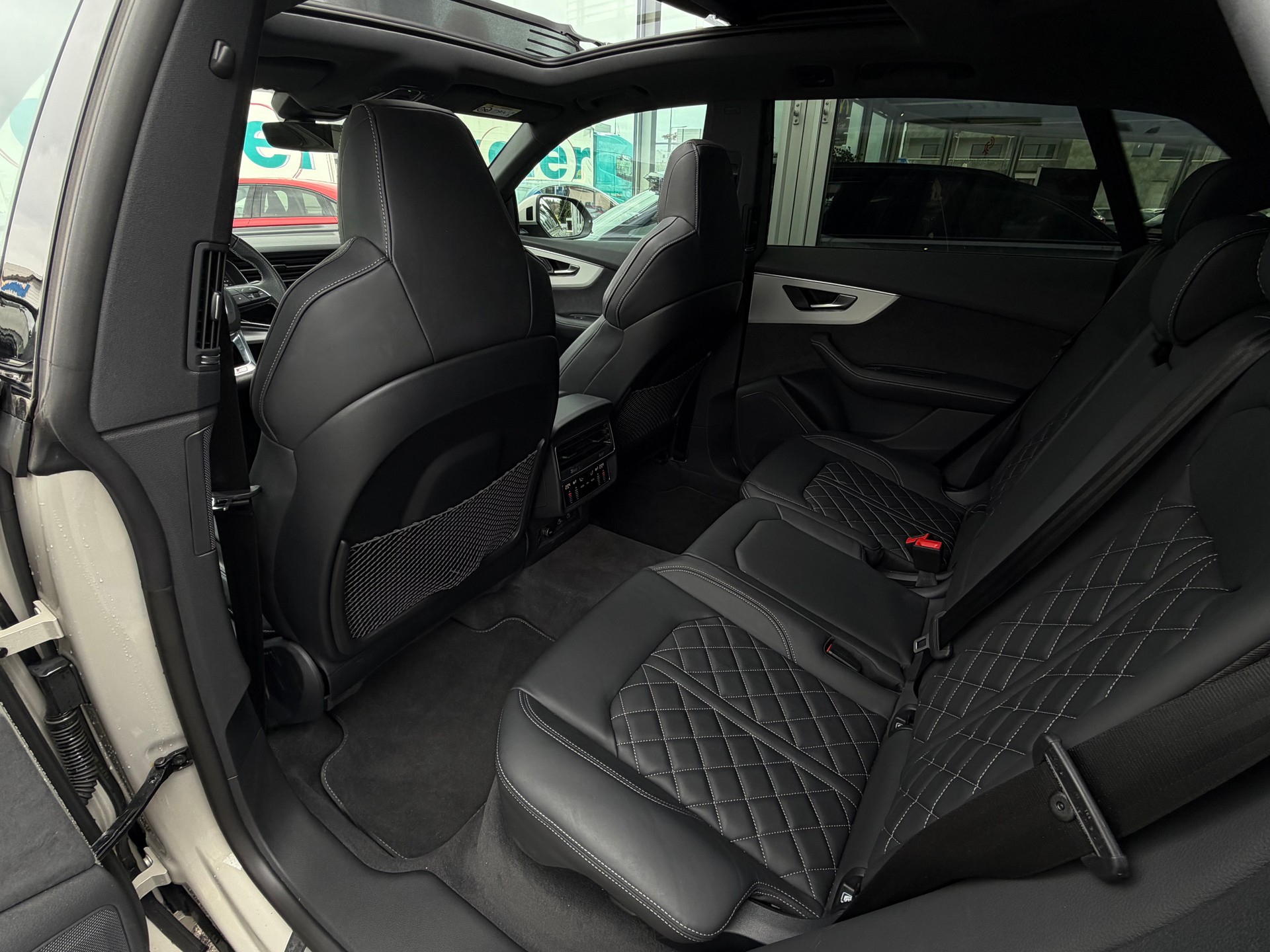 AUDI Q8 50 TDI quattro tiptronic *vikunjabeige metallic - 23 Zoll - Adaptive air suspension sport*-image-12