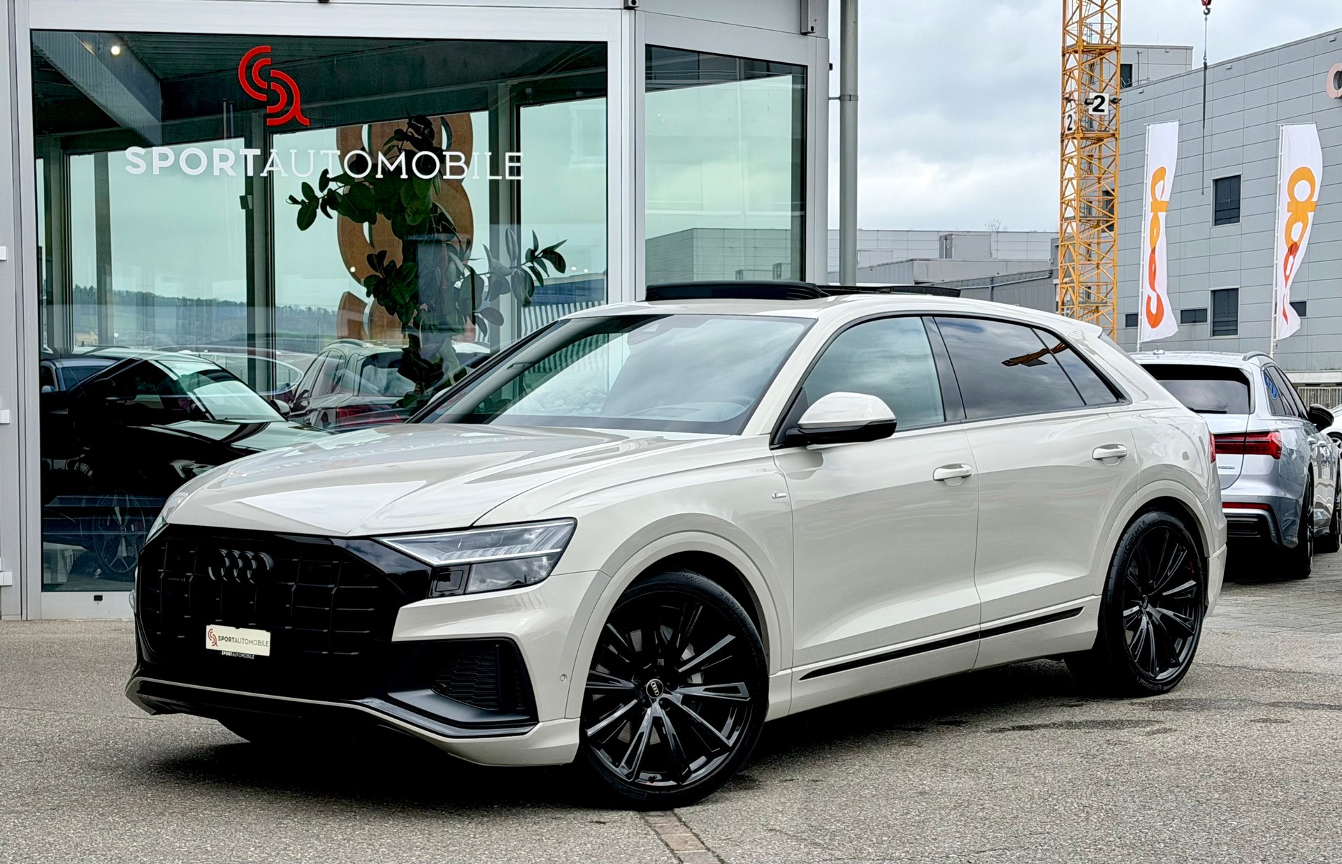 AUDI Q8 50 TDI quattro tiptronic *vikunjabeige metallic - 23 Zoll - Adaptive air suspension sport*