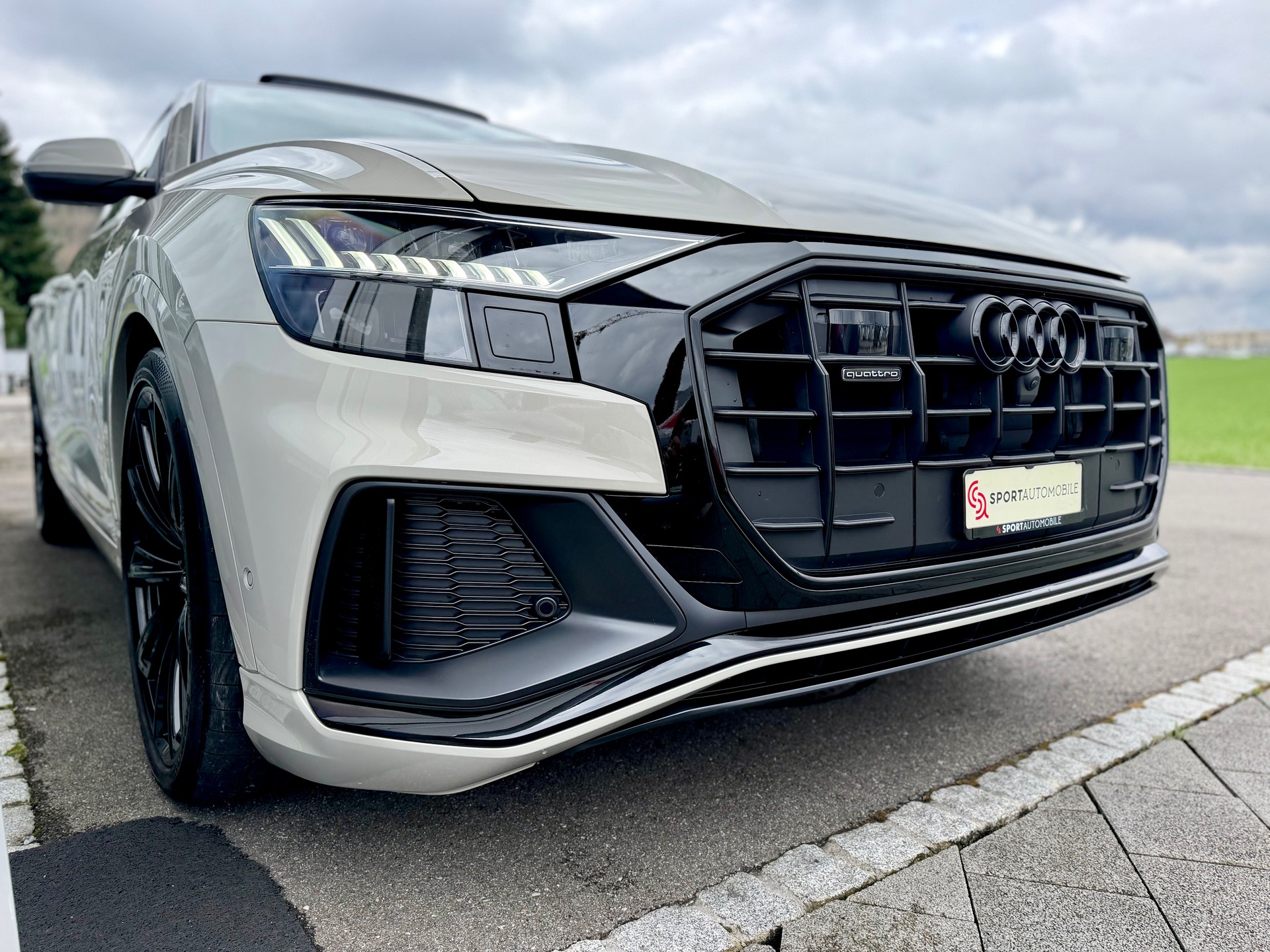 AUDI Q8 50 TDI quattro tiptronic *vikunjabeige metallic - 23 Zoll - Adaptive air suspension sport*-image-4