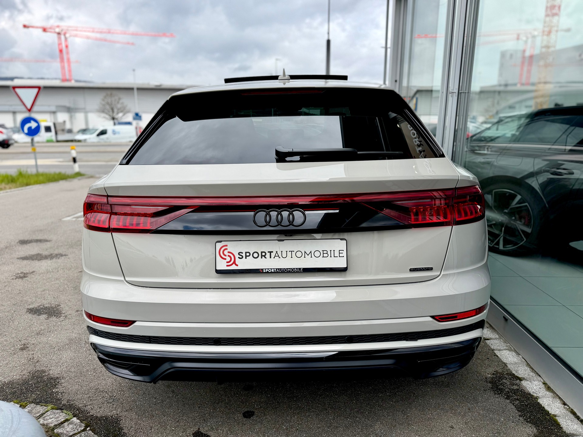 AUDI Q8 50 TDI quattro tiptronic *vikunjabeige metallic - 23 Zoll - Adaptive air suspension sport*-image-9