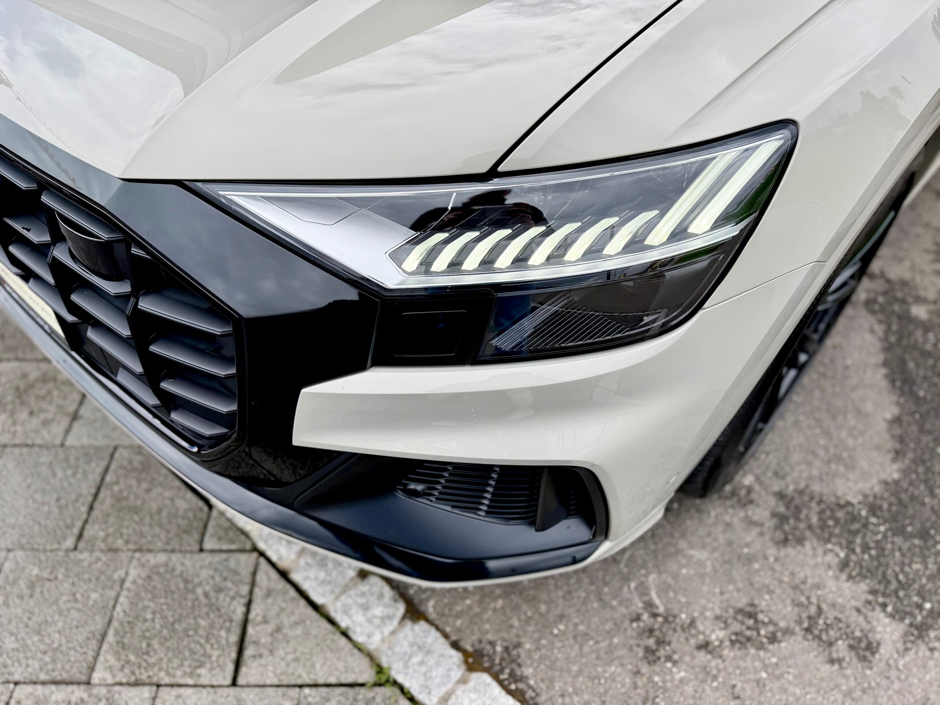 AUDI Q8 50 TDI quattro tiptronic *vikunjabeige metallic - 23 Zoll - Adaptive air suspension sport*-image-7