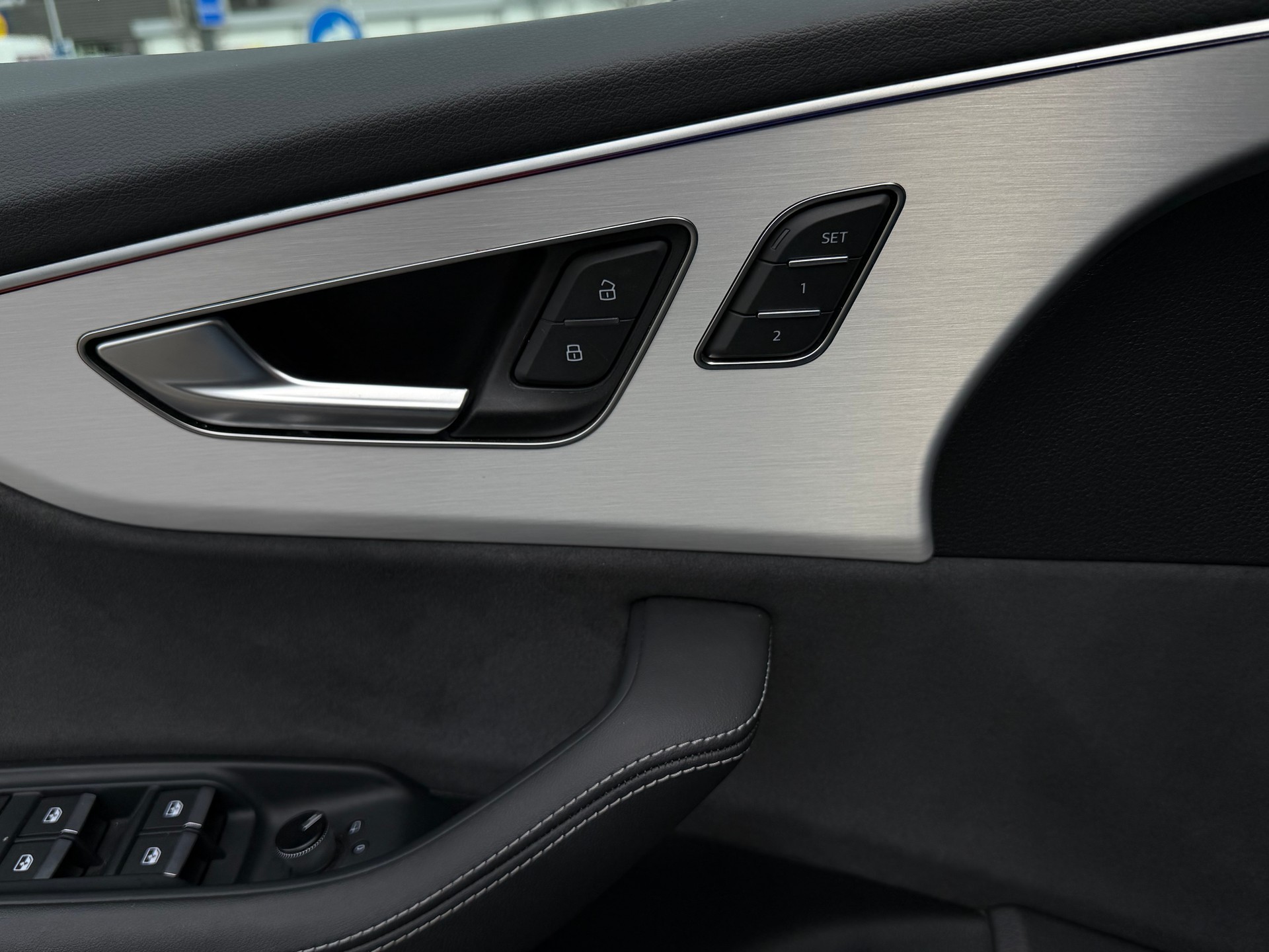 AUDI Q8 50 TDI quattro tiptronic *vikunjabeige metallic - 23 Zoll - Adaptive air suspension sport*-image-13