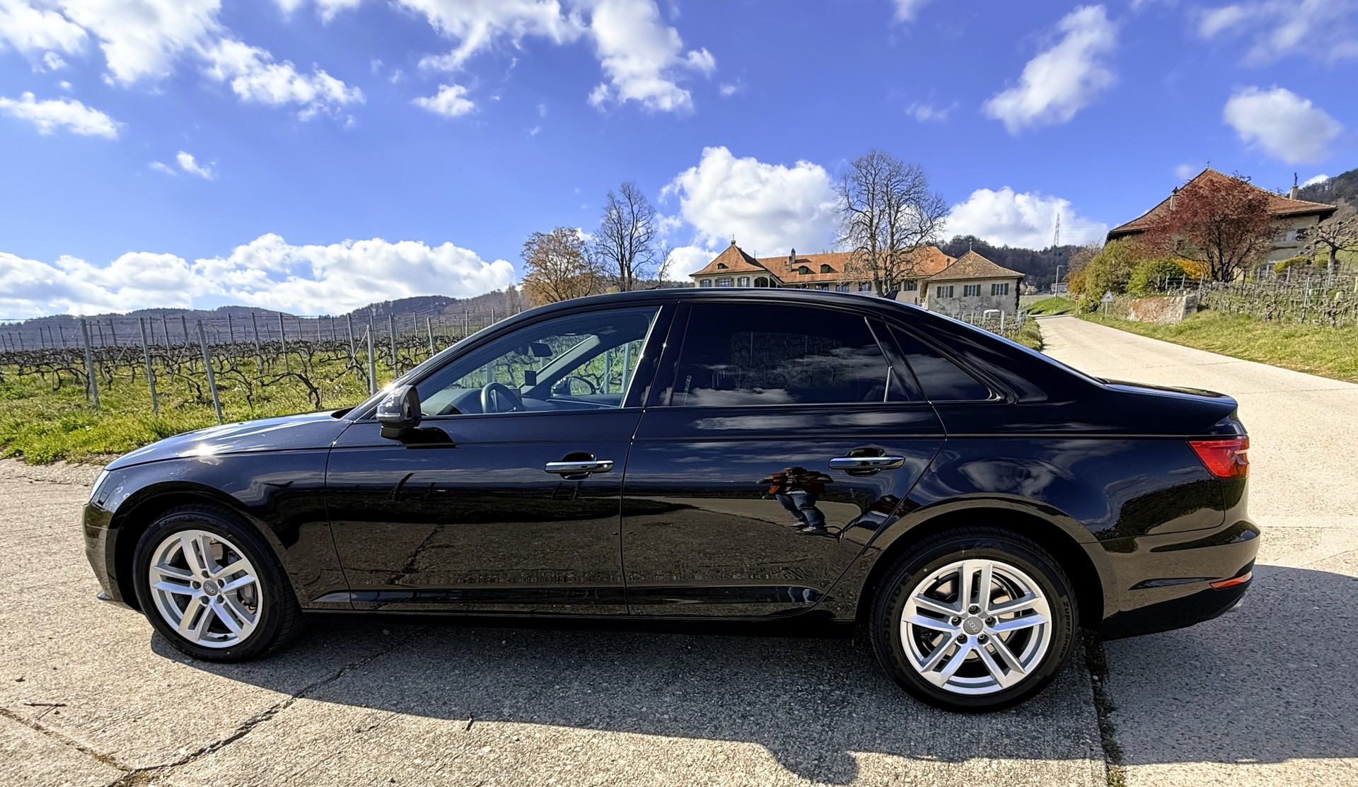 AUDI A4 Limousine 2.0 TDI Design S-tronic-image-10