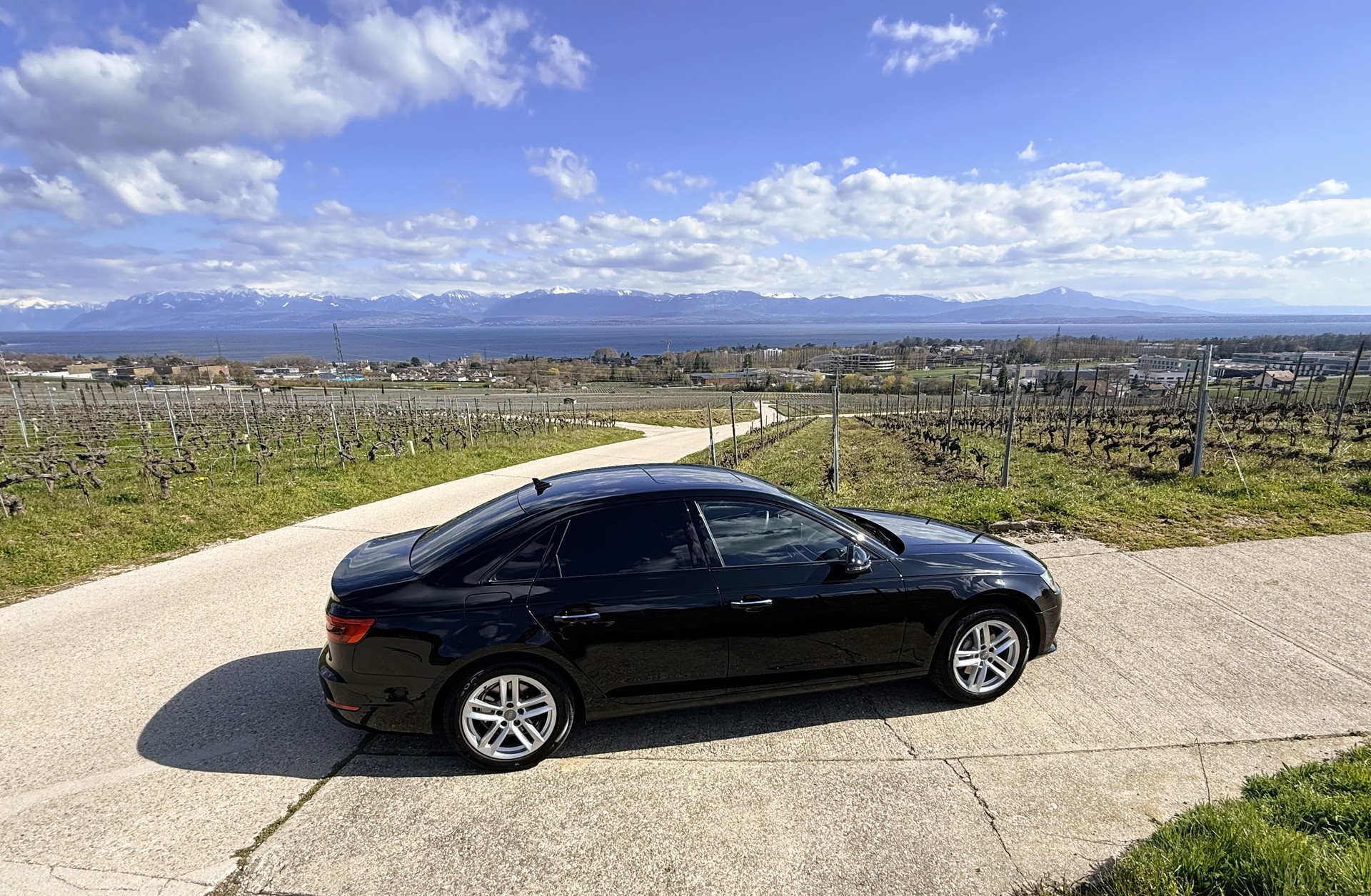 AUDI A4 Limousine 2.0 TDI Design S-tronic-image-5