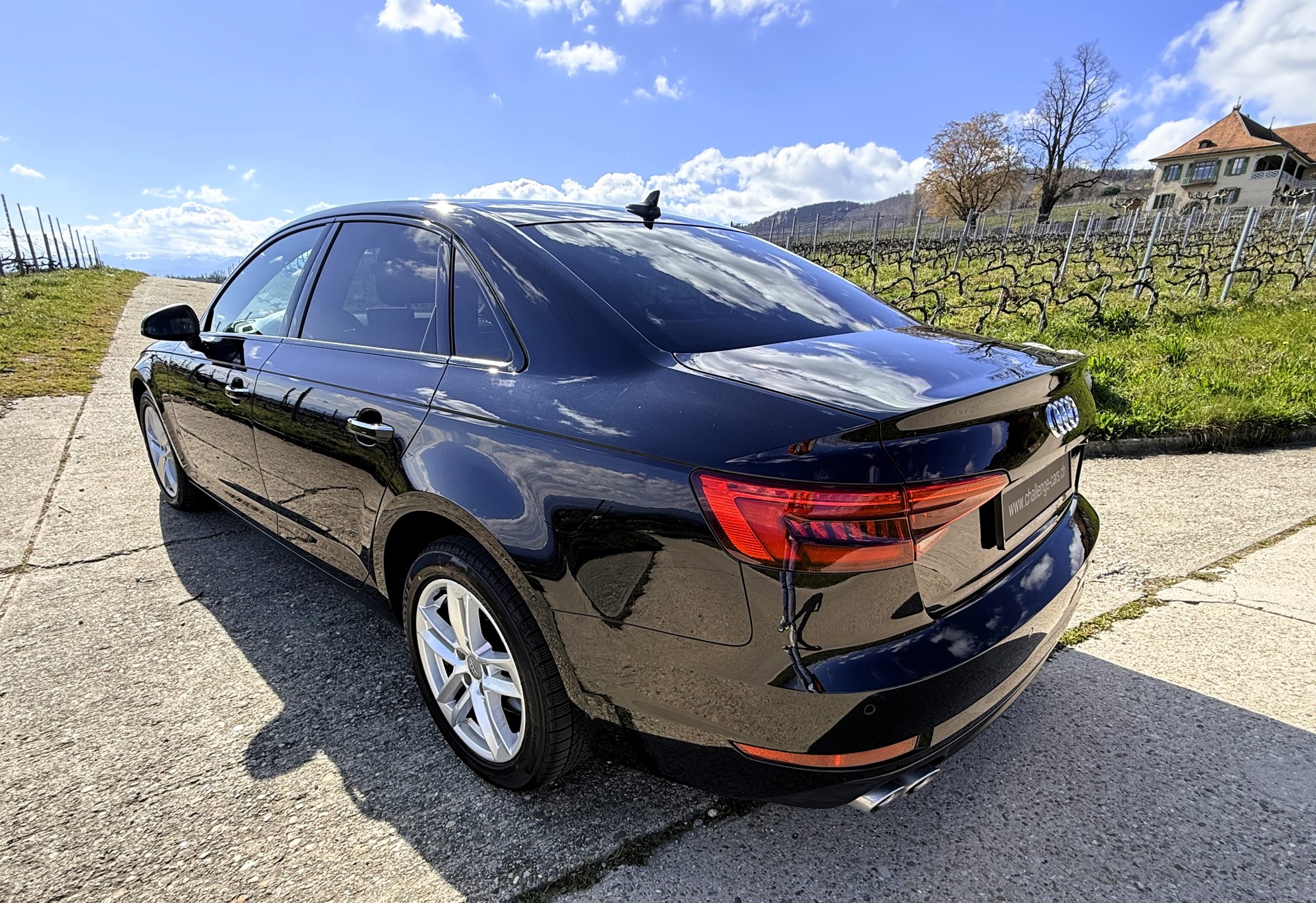 AUDI A4 Limousine 2.0 TDI Design S-tronic-image-9