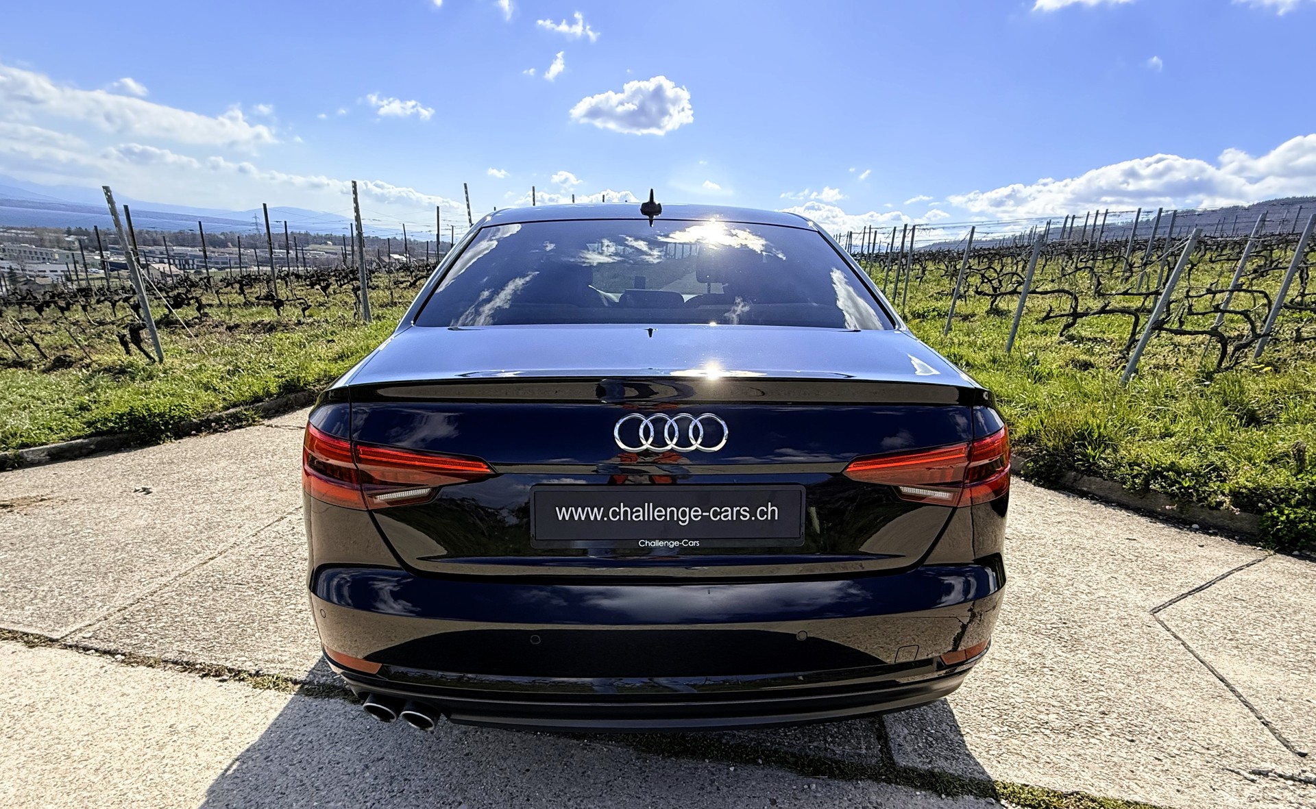 AUDI A4 Limousine 2.0 TDI Design S-tronic-image-8