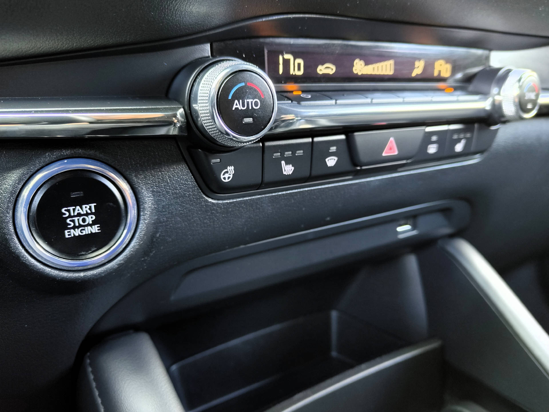 MAZDA 3 Hatchback 2.0 122 Revolution-image-9