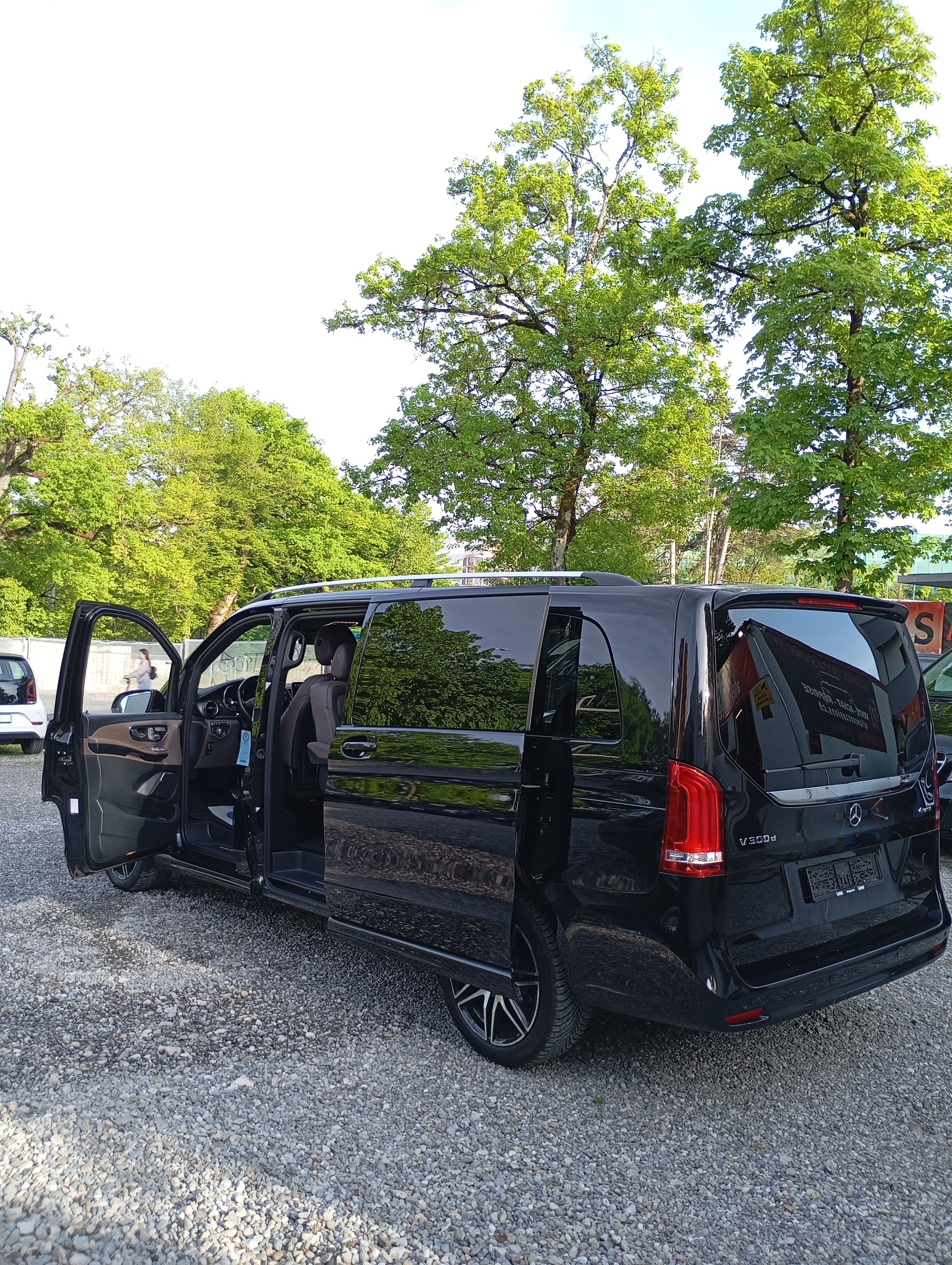 MERCEDES-BENZ V 300 d extralang Avantgarde 4Matic 9G-Tronic-image-21