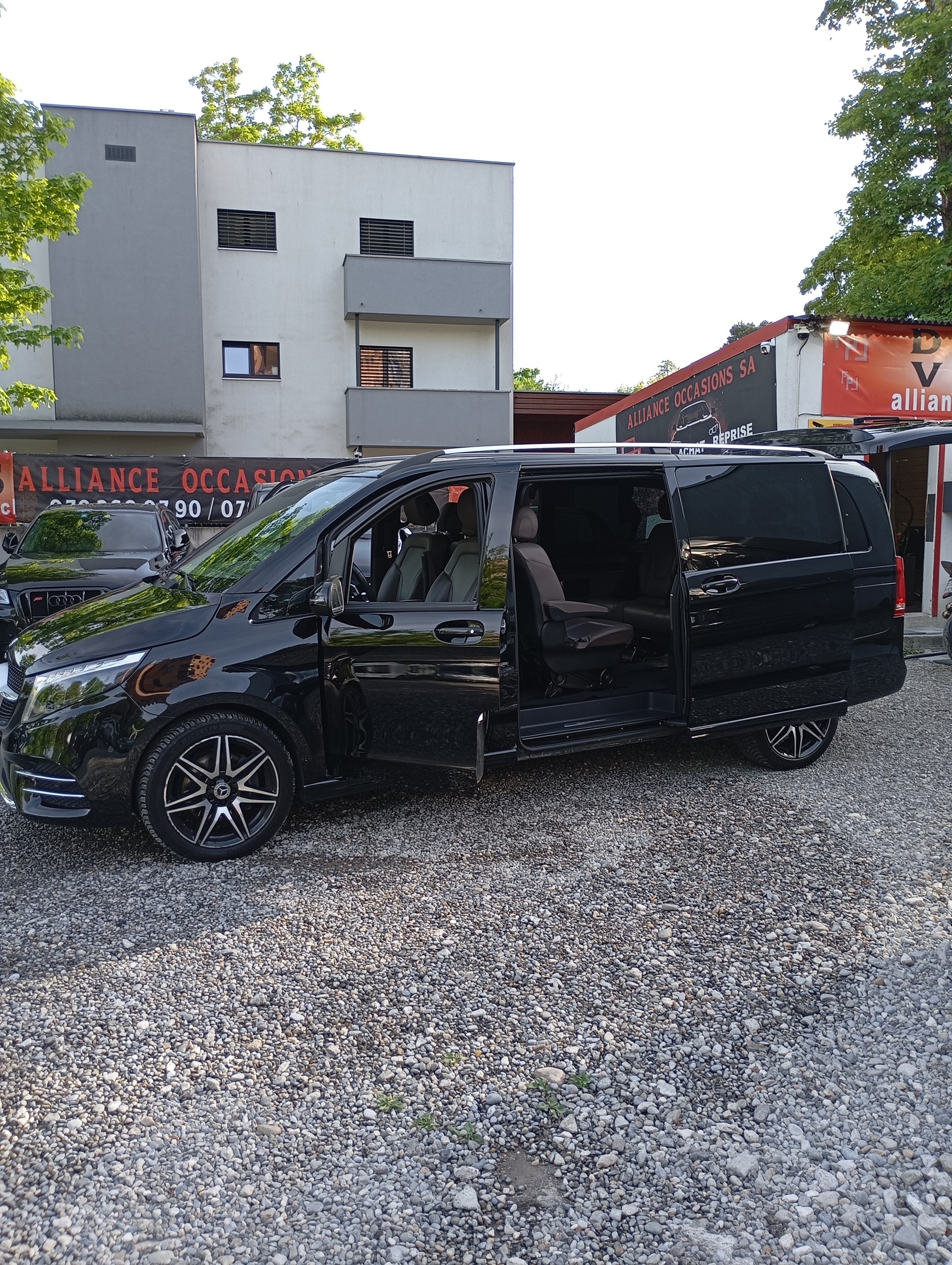 MERCEDES-BENZ V 300 d extralang Avantgarde 4Matic 9G-Tronic-image-19