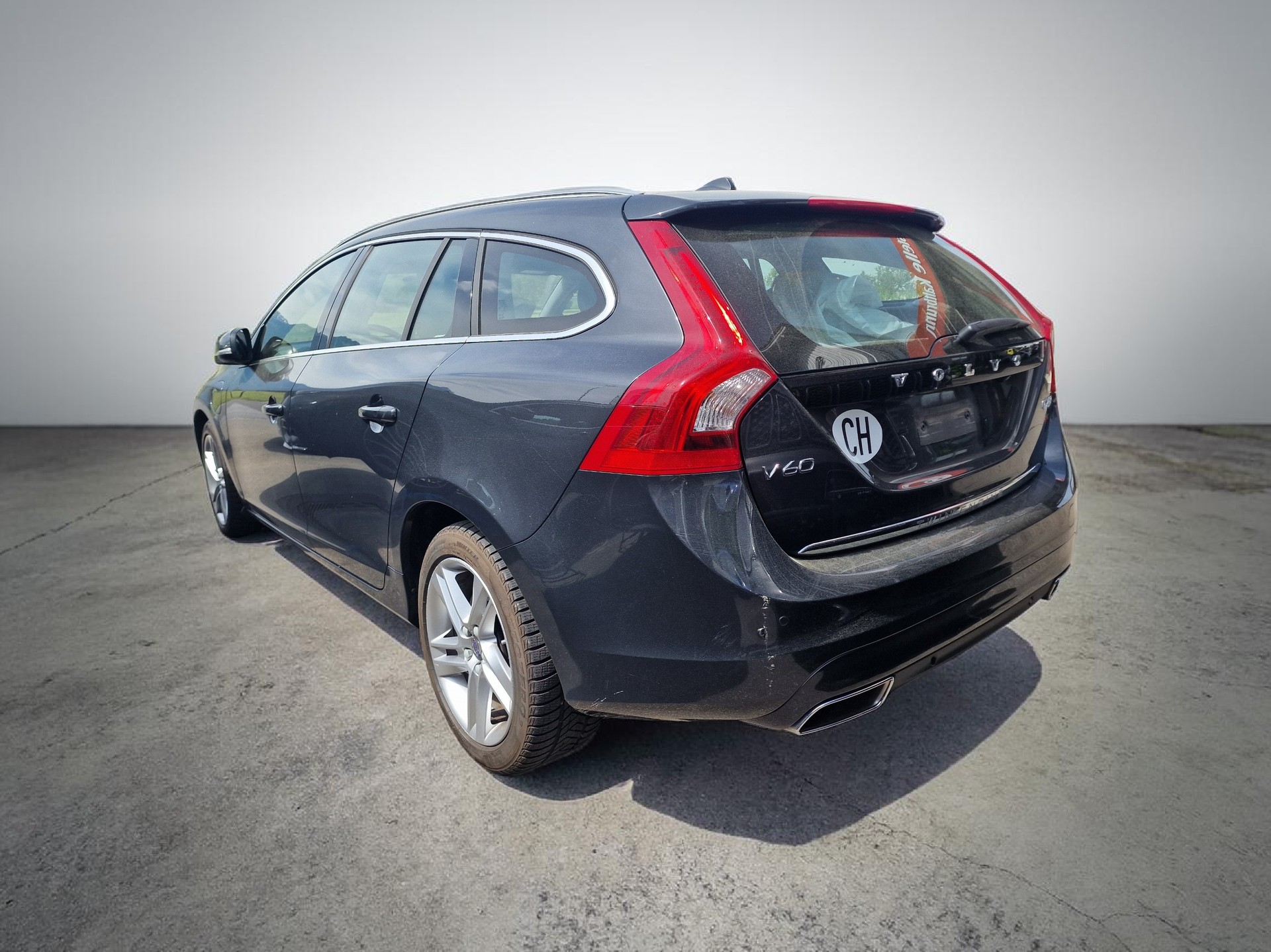 VOLVO V60 D6 AWD Plug-in Hybrid Summum Geartronic 1.Hand MFK Neu 24Mt Gara-image-5