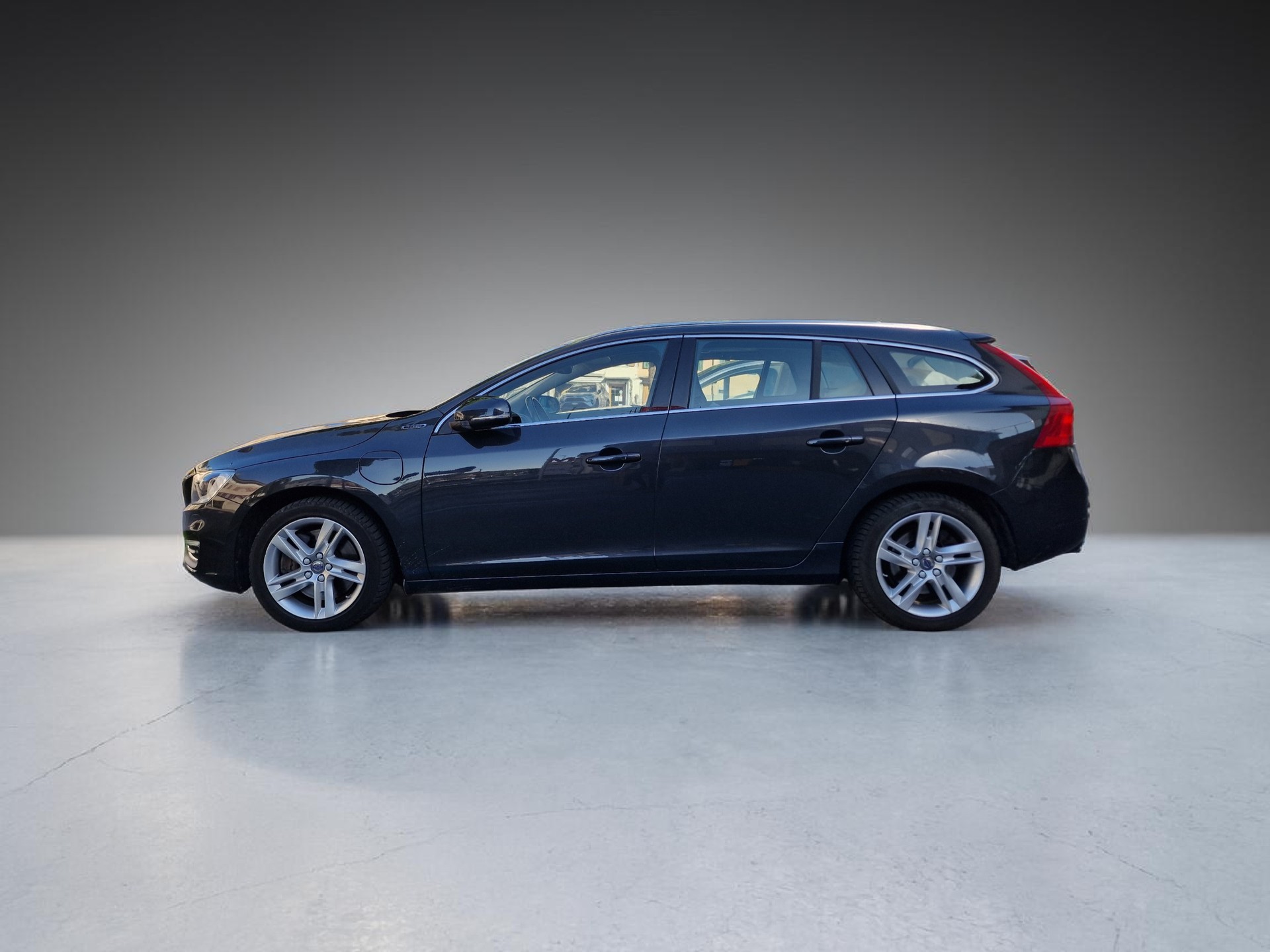 VOLVO V60 D6 AWD Plug-in Hybrid Summum Geartronic 1.Hand MFK Neu 24Mt Gara