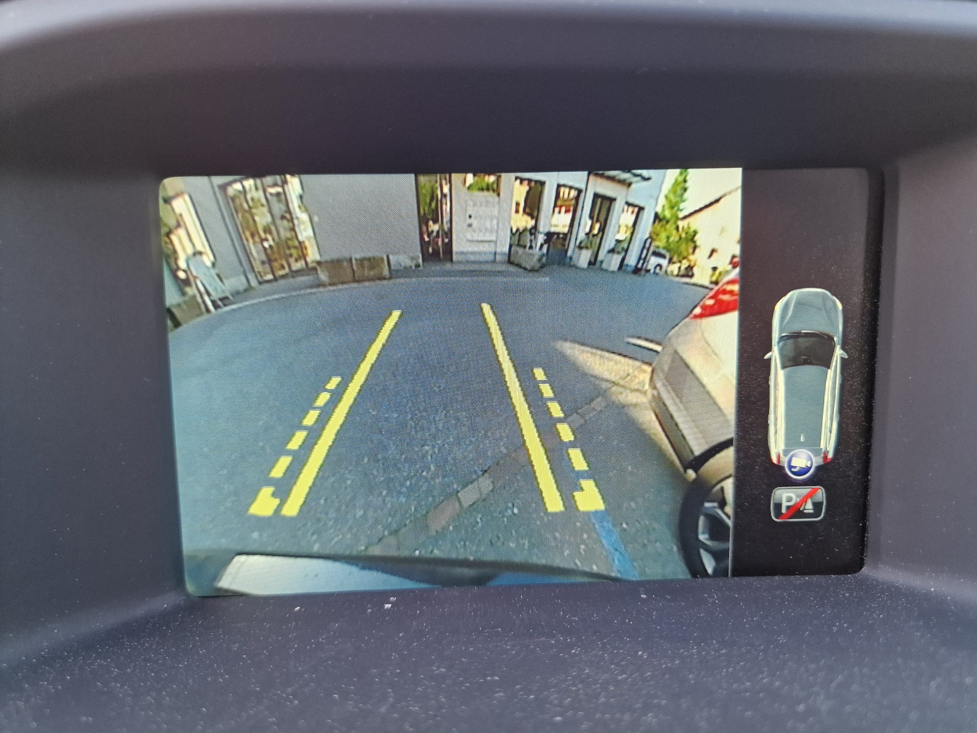 VOLVO V60 D6 AWD Plug-in Hybrid Summum Geartronic 1.Hand MFK Neu 24Mt Gara-image-19