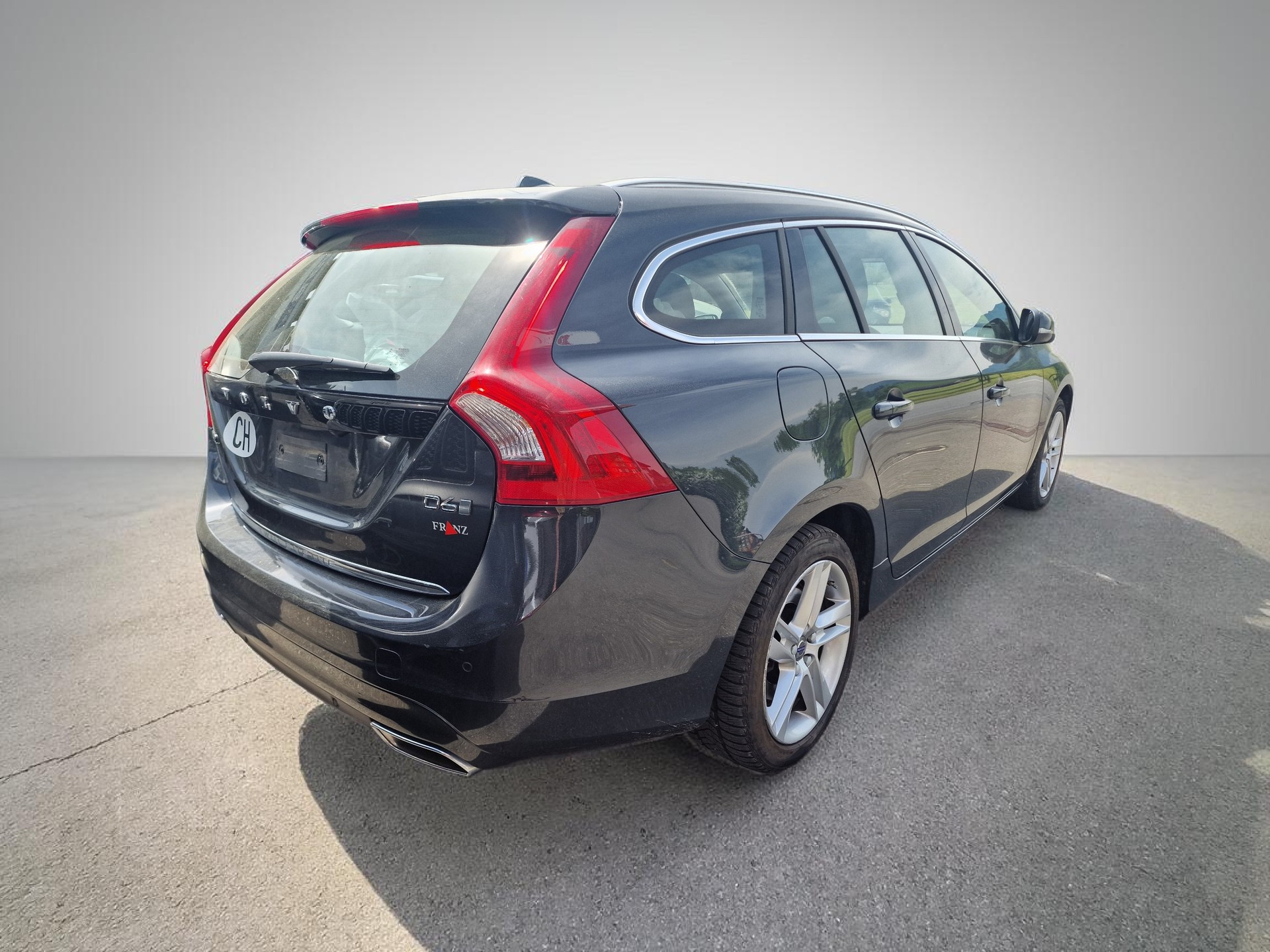 VOLVO V60 D6 AWD Plug-in Hybrid Summum Geartronic 1.Hand MFK Neu 24Mt Gara-image-4