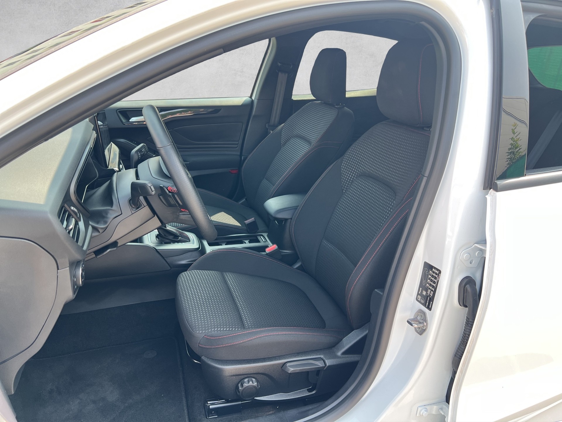FORD Focus 1.0 MHEV ST-Line Automat-image-7