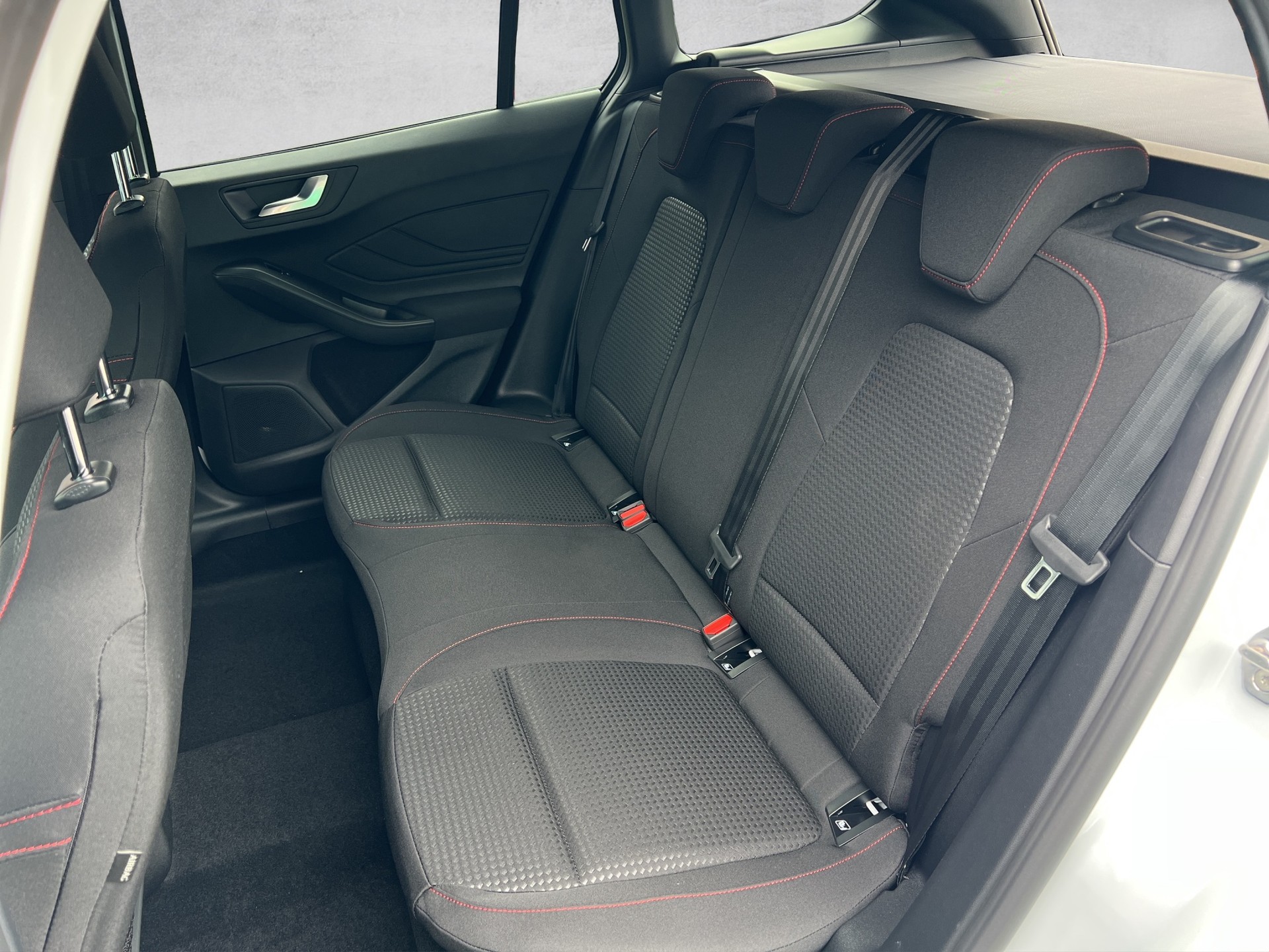FORD Focus 1.0 MHEV ST-Line Automat-image-10