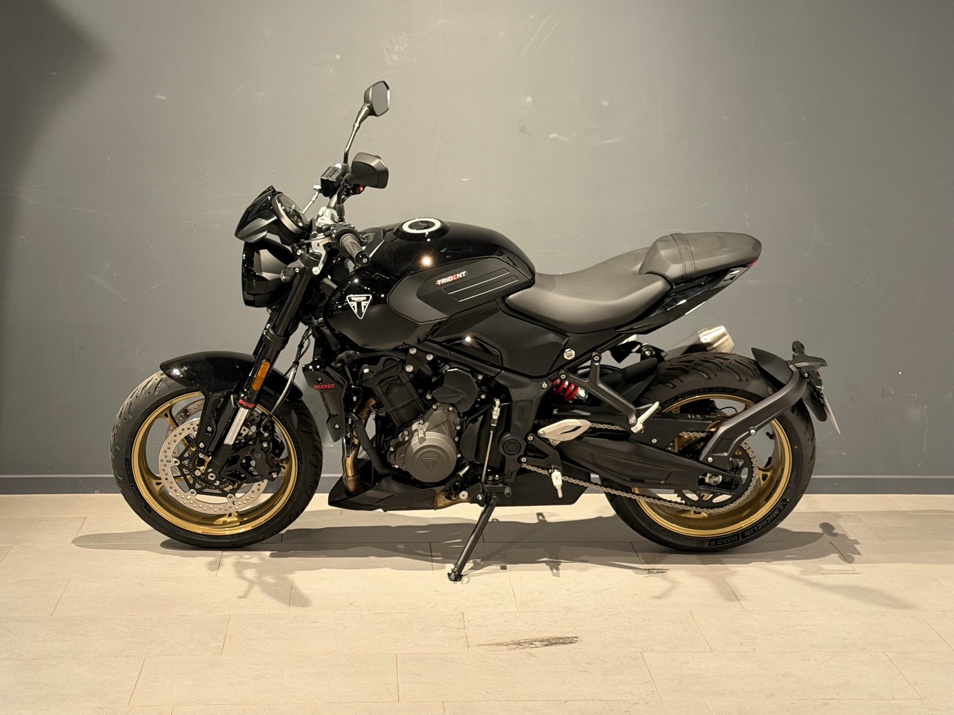 TRIUMPH Trident 800-image-3
