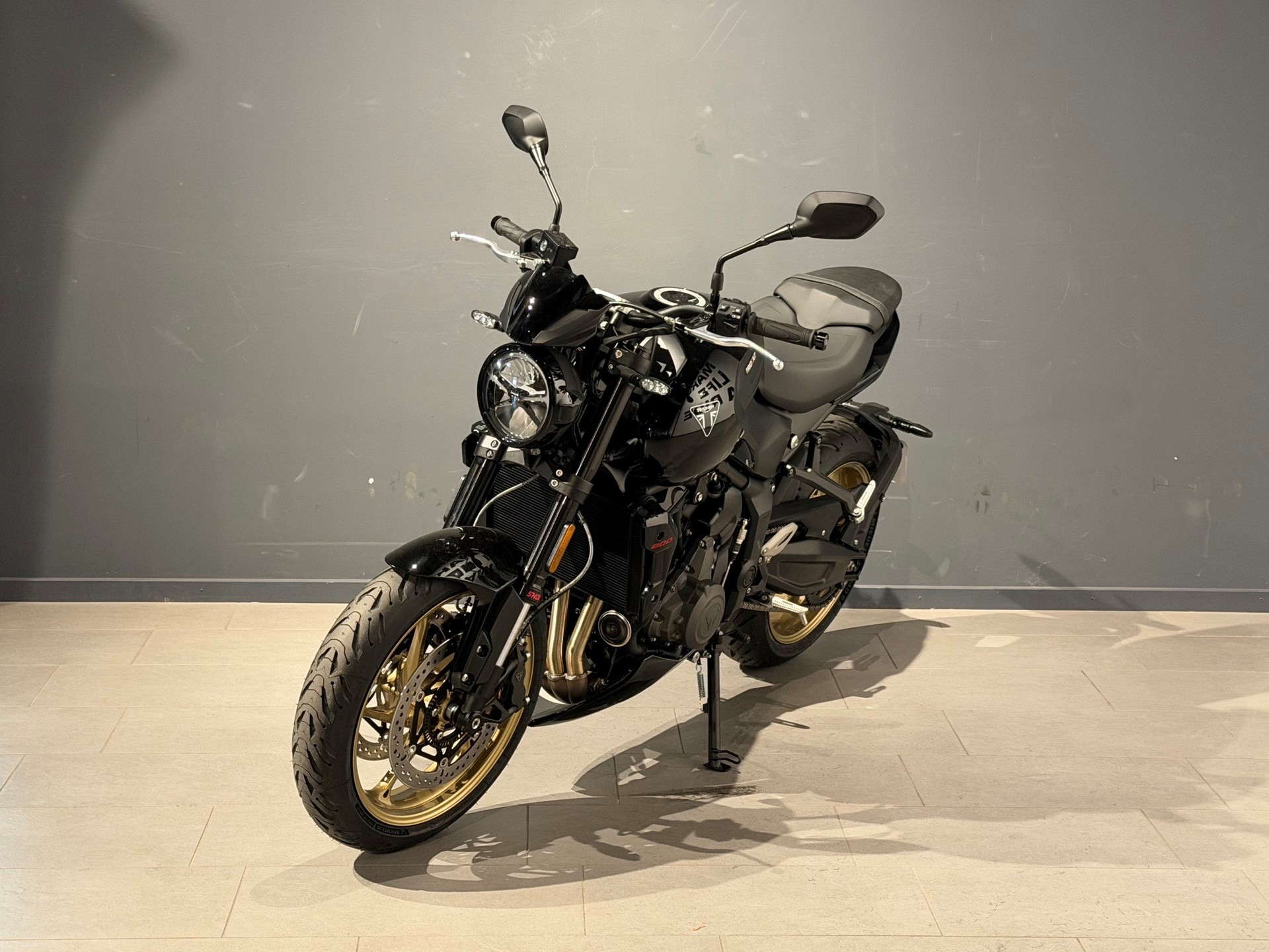 TRIUMPH Trident 800-image-2