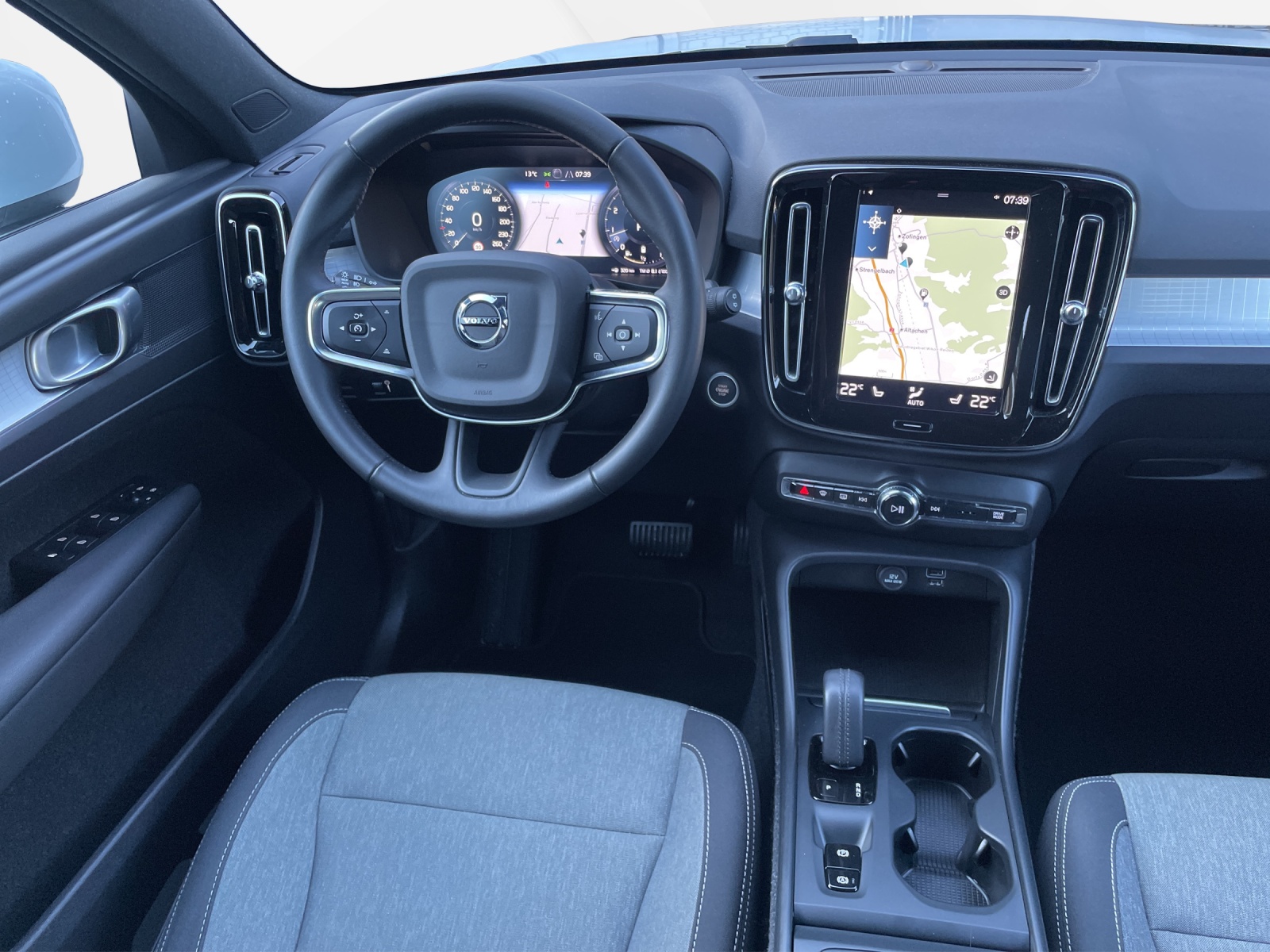 VOLVO XC40 2.0 B4 MH Momentum AWD-image-12