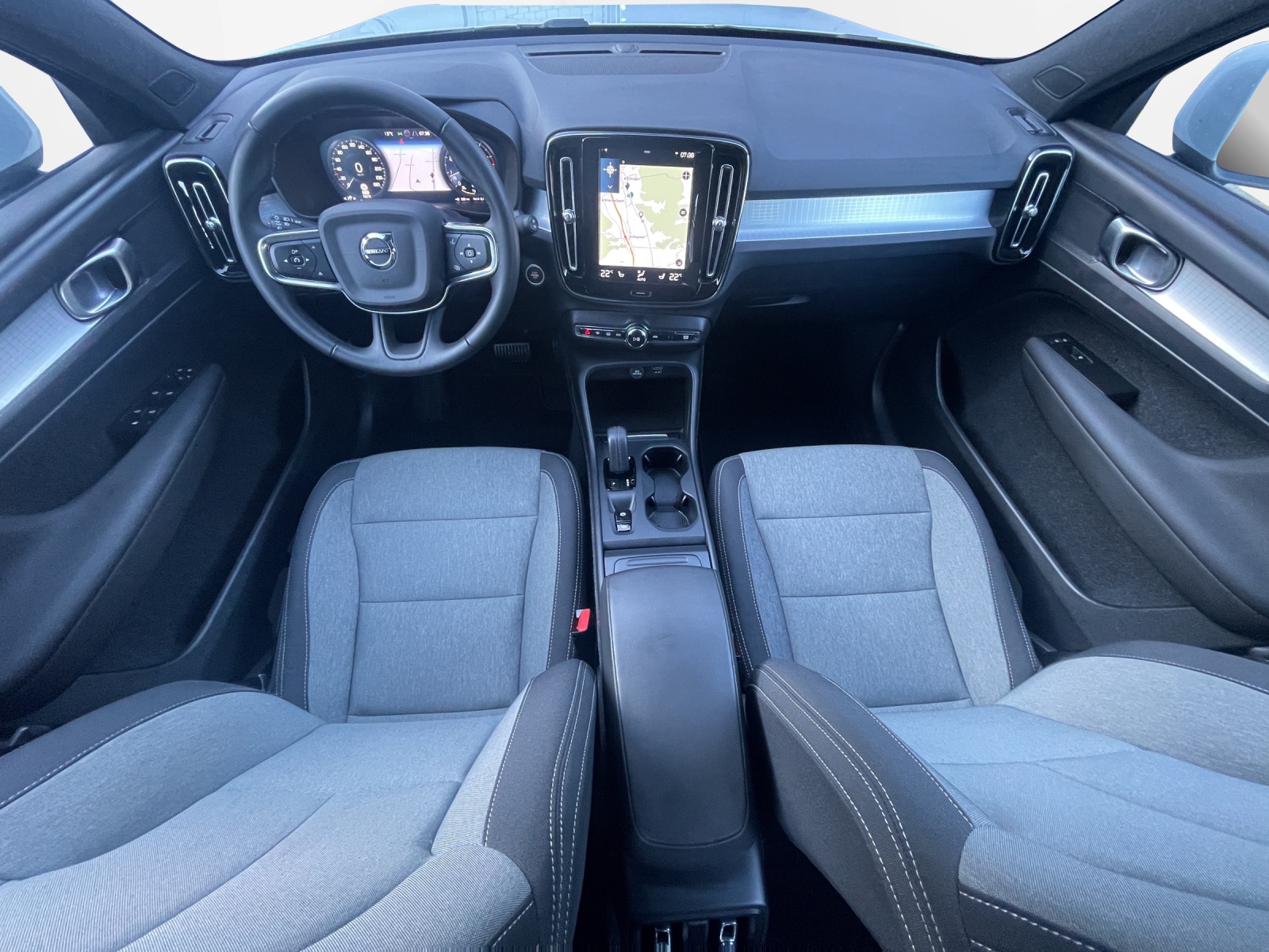 VOLVO XC40 2.0 B4 MH Momentum AWD-image-10