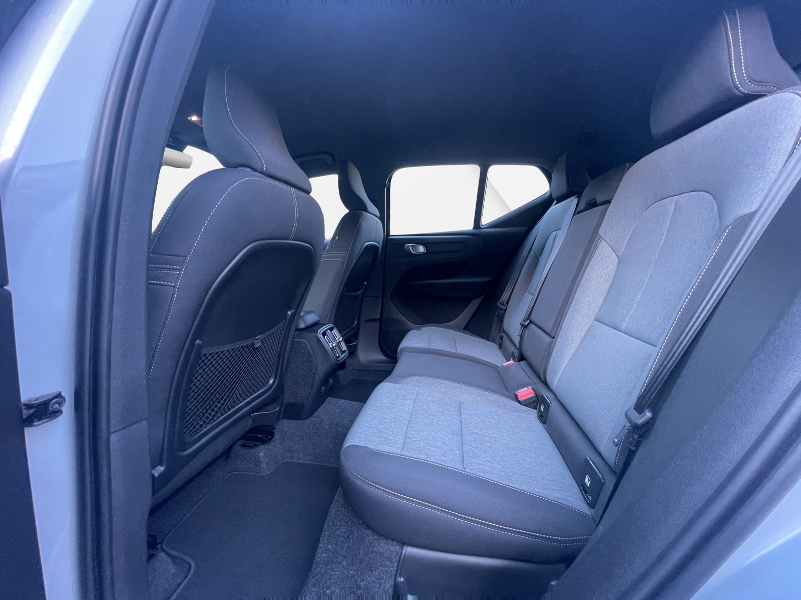 VOLVO XC40 2.0 B4 MH Momentum AWD-image-13