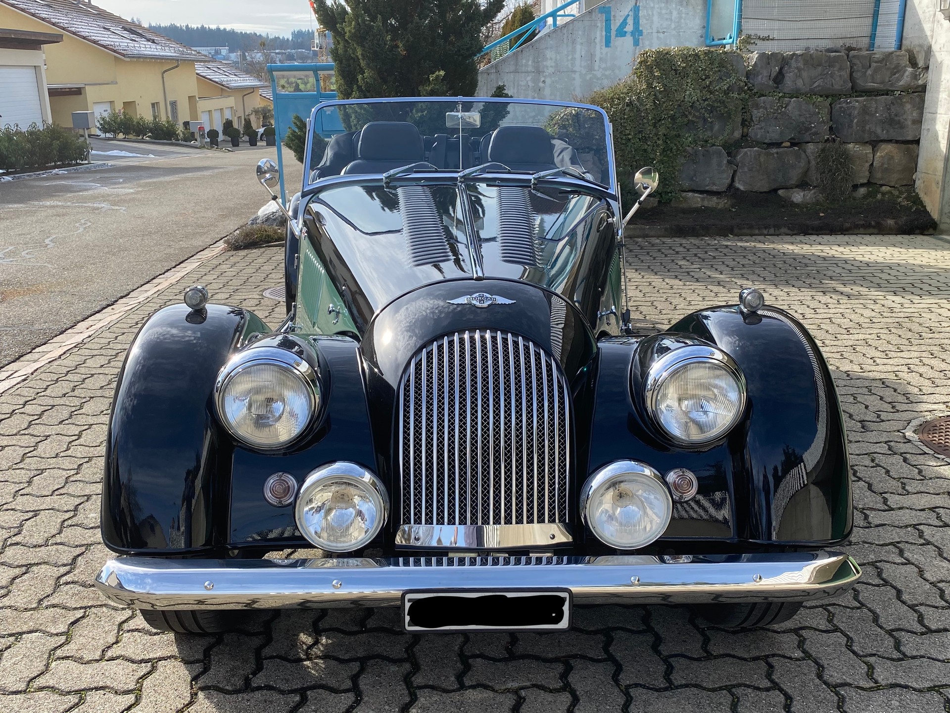 MORGAN 4-Seater-image-2