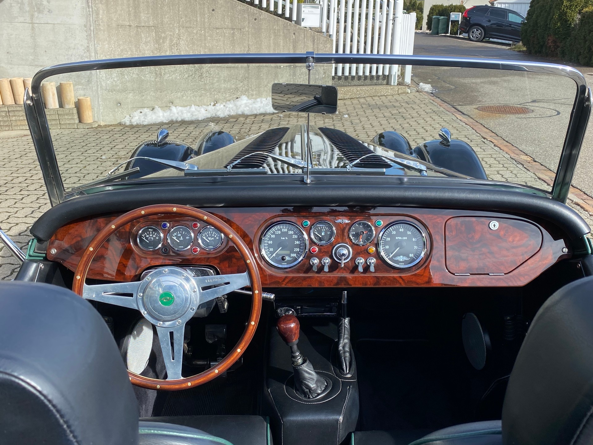 MORGAN 4-Seater-image-3