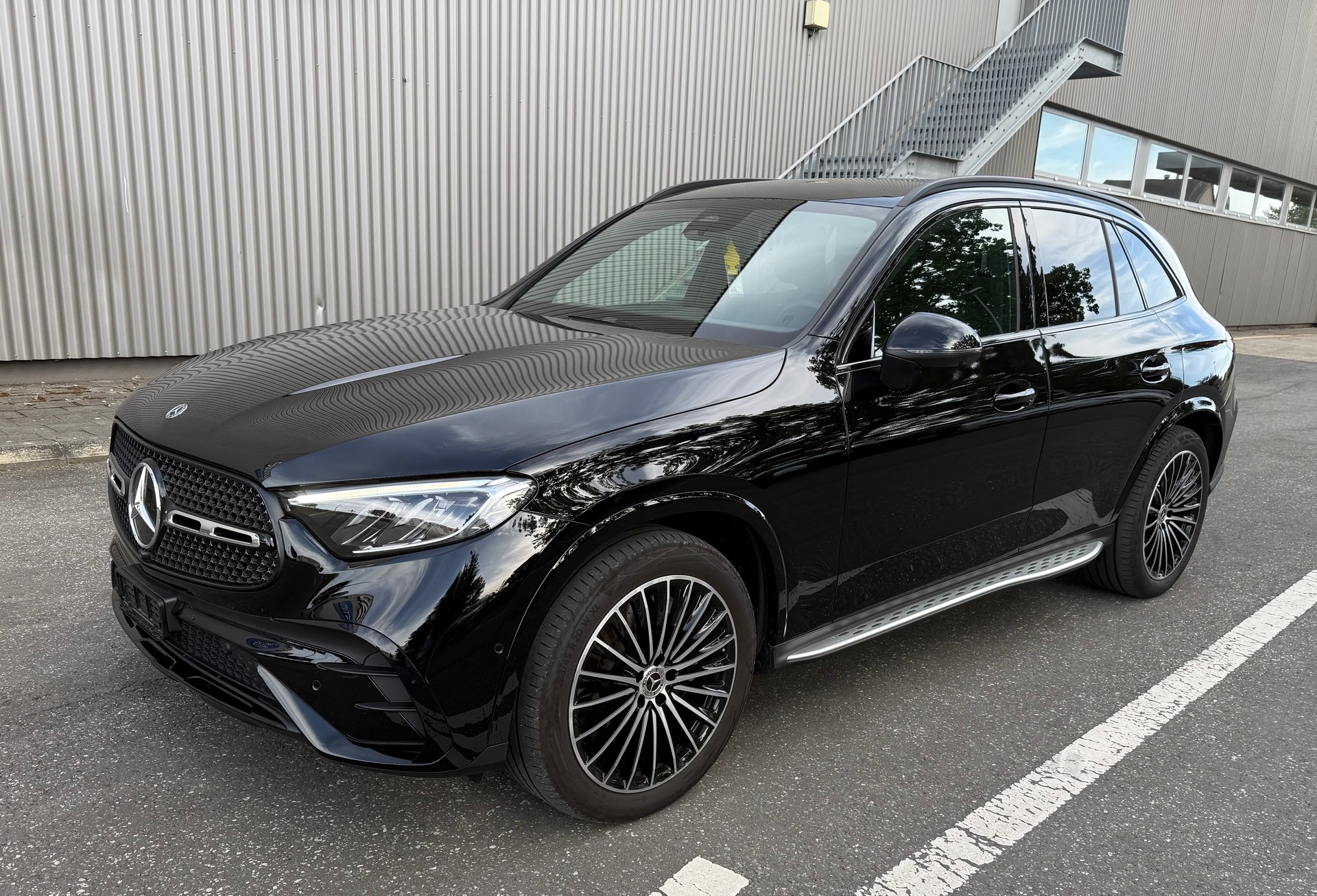 MERCEDES-BENZ GLC 220 d AMG Line 4matic-image-2