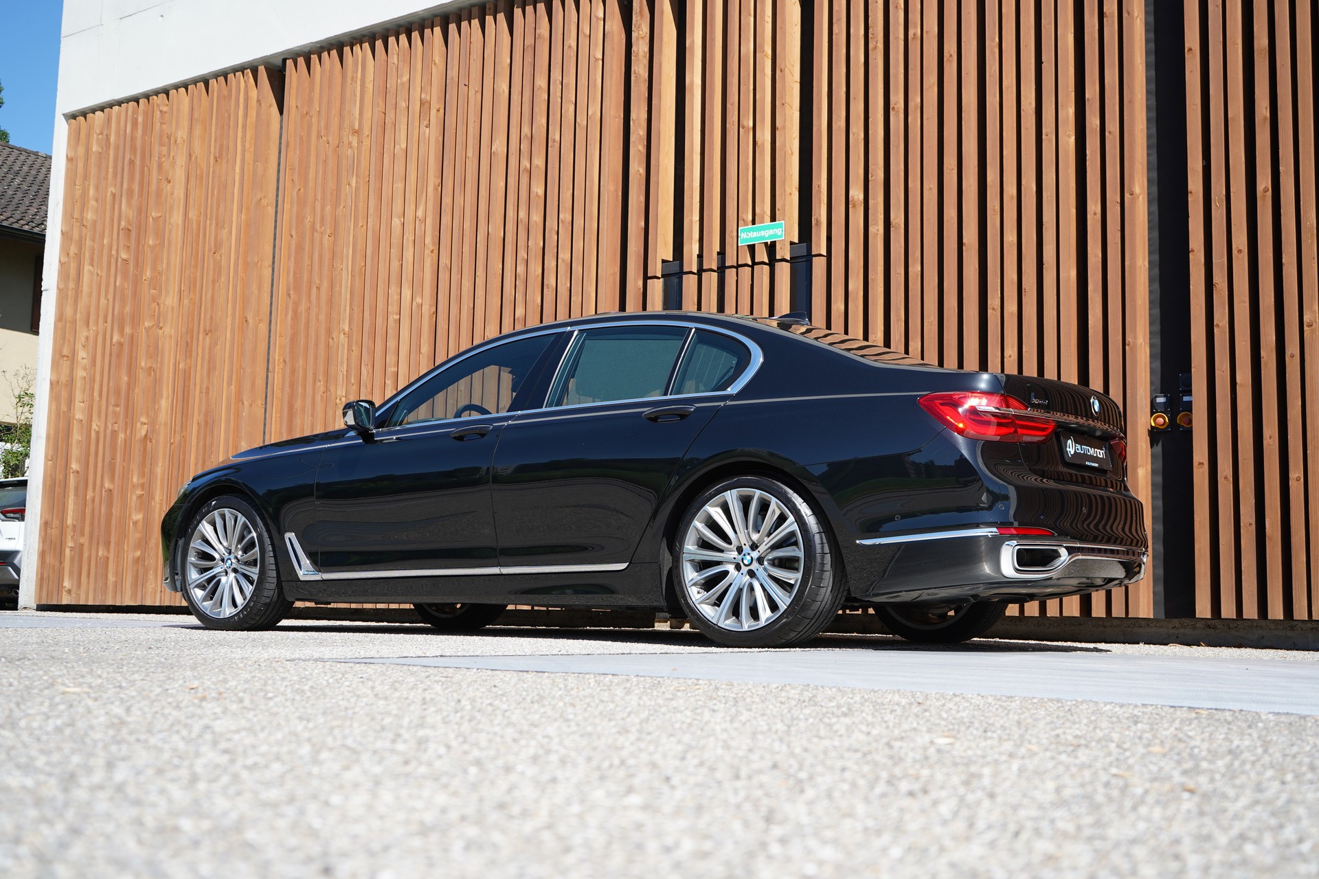 BMW 750i xDRIVE EXCELLENCE STEPTRONIC l 450 PS-image-7