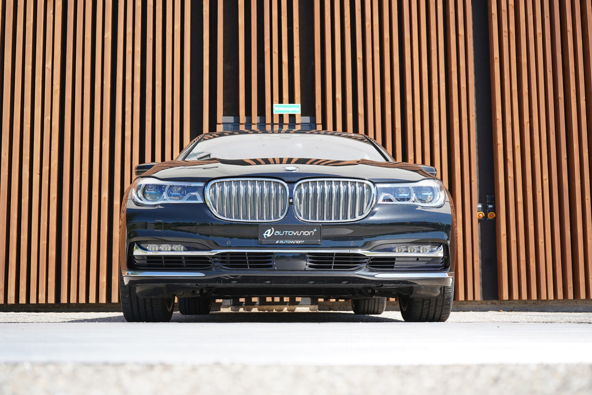 BMW 750i xDRIVE EXCELLENCE STEPTRONIC l 450 PS-image-12
