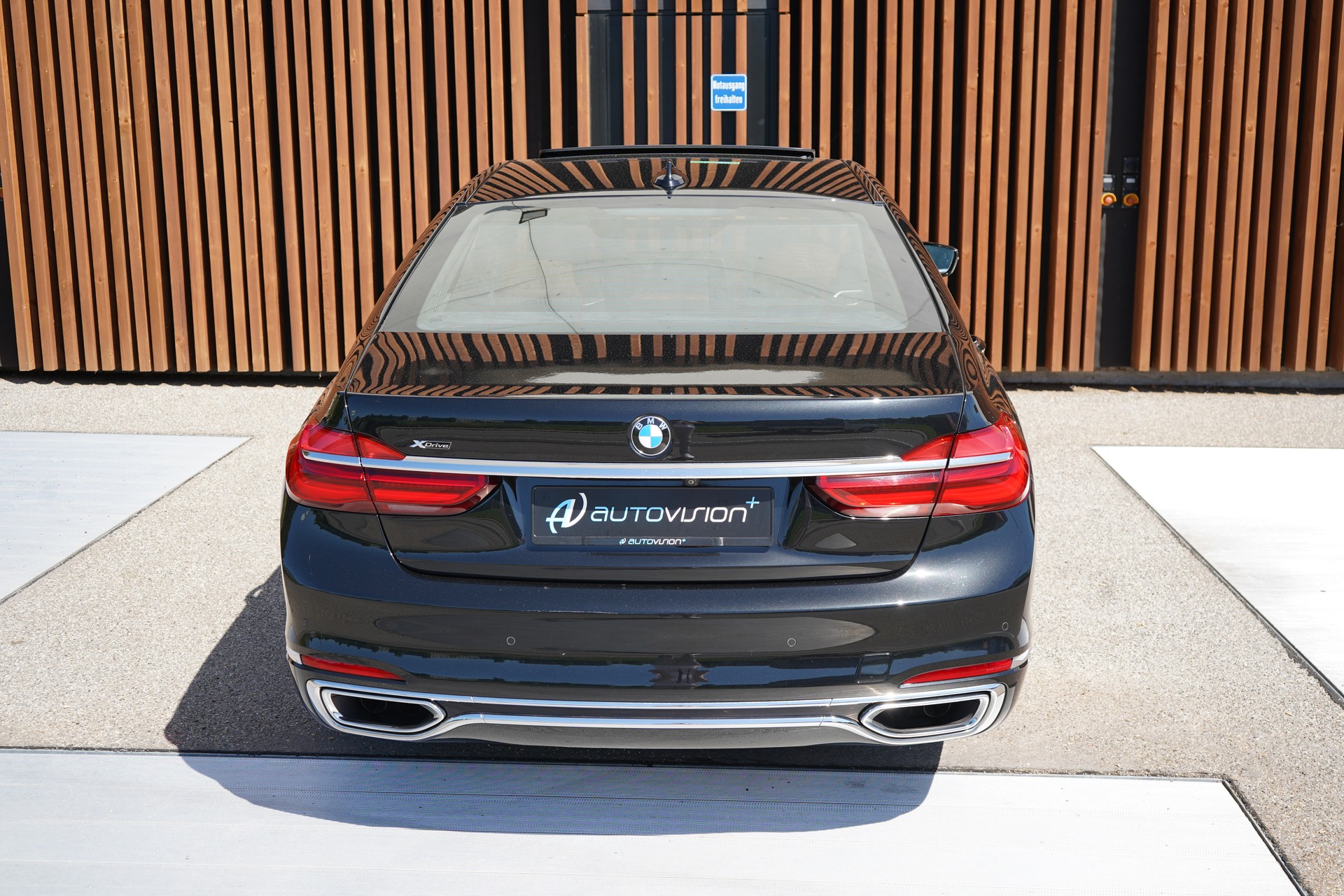 BMW 750i xDRIVE EXCELLENCE STEPTRONIC l 450 PS-image-13