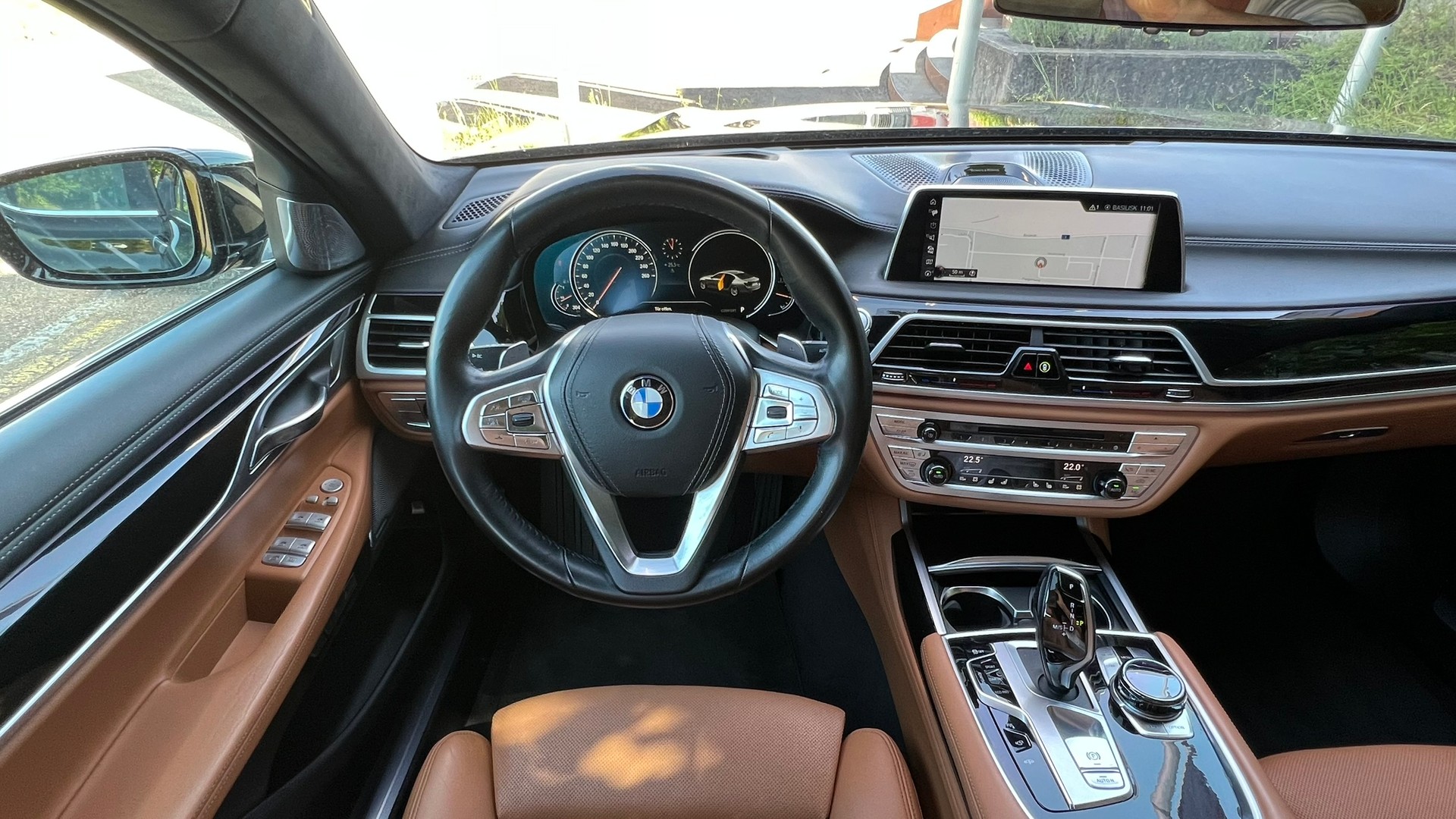 BMW 750i xDRIVE EXCELLENCE STEPTRONIC l 450 PS-image-19