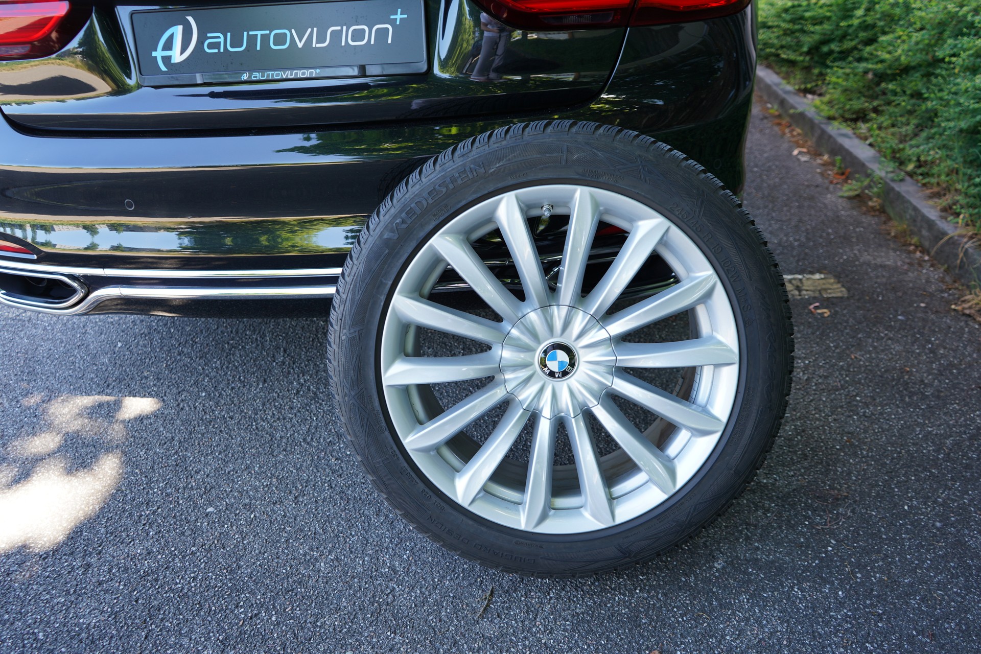 BMW 750i xDRIVE EXCELLENCE STEPTRONIC l 450 PS-image-17