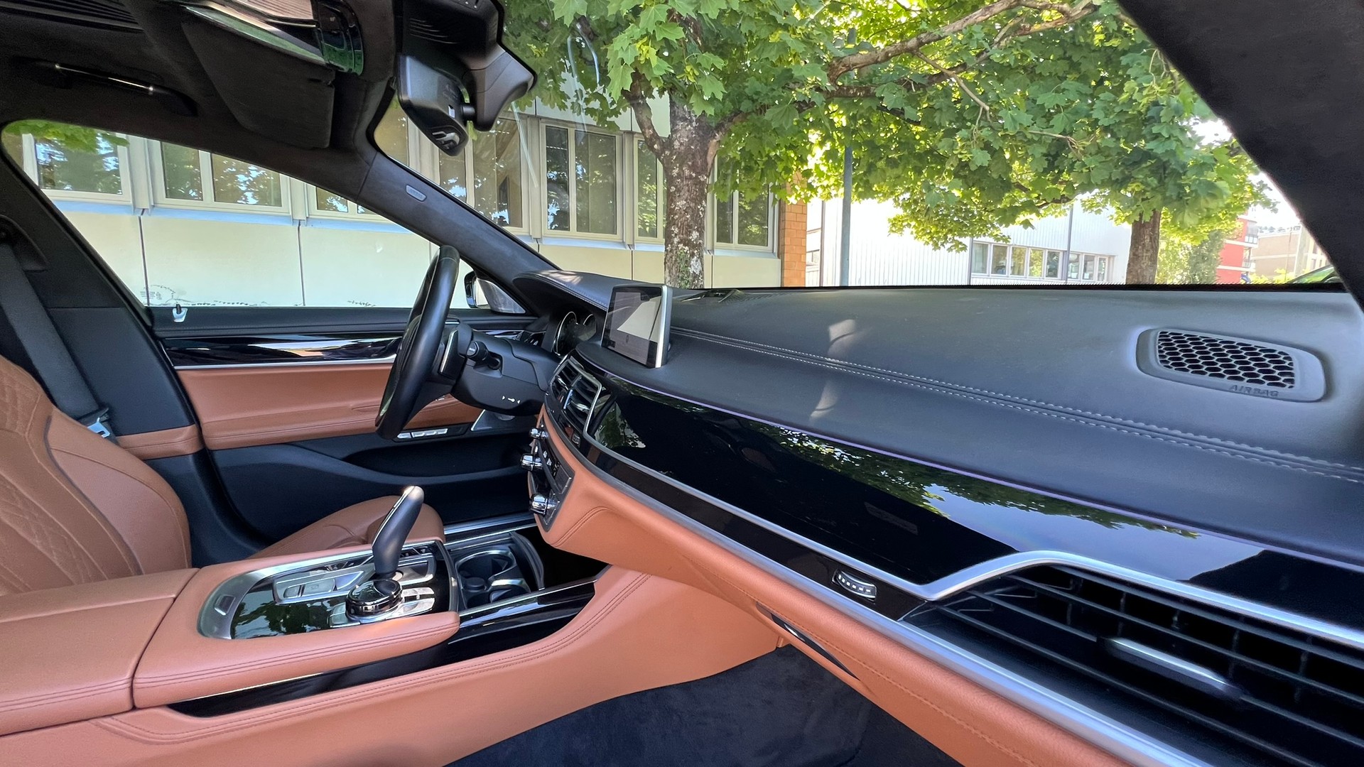 BMW 750i xDRIVE EXCELLENCE STEPTRONIC l 450 PS-image-22
