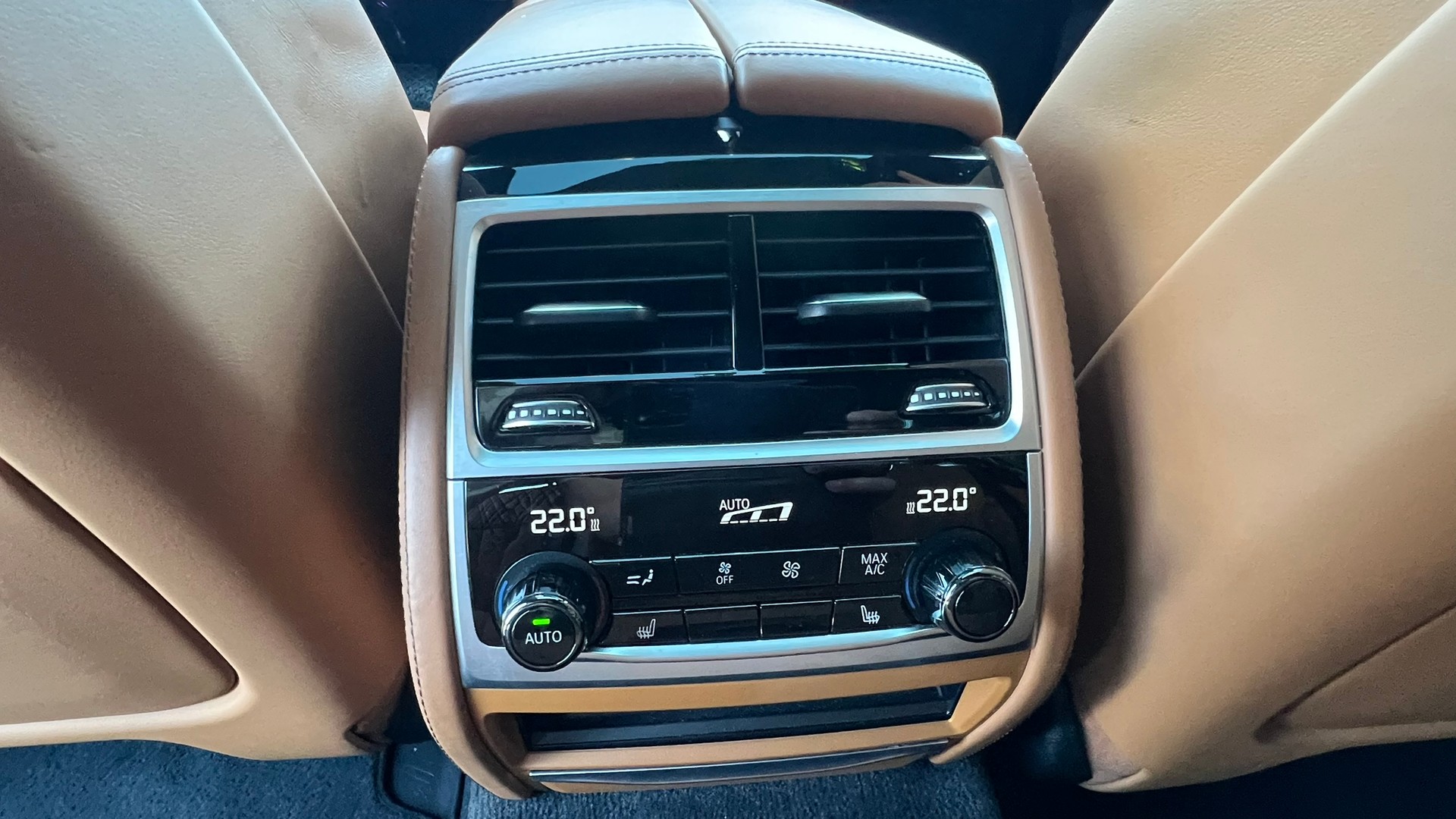 BMW 750i xDRIVE EXCELLENCE STEPTRONIC l 450 PS-image-29