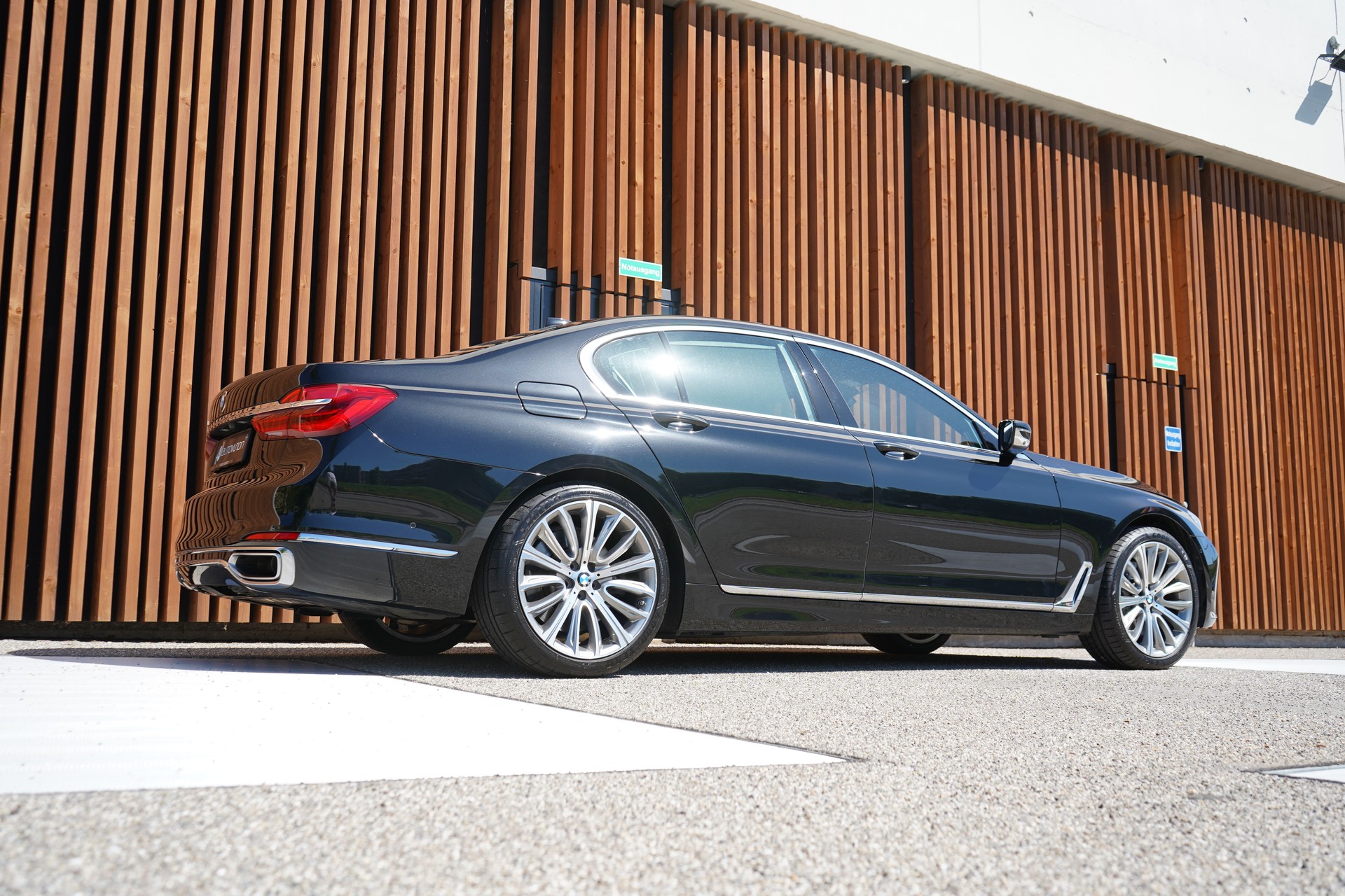 BMW 750i xDRIVE EXCELLENCE STEPTRONIC l 450 PS-image-10