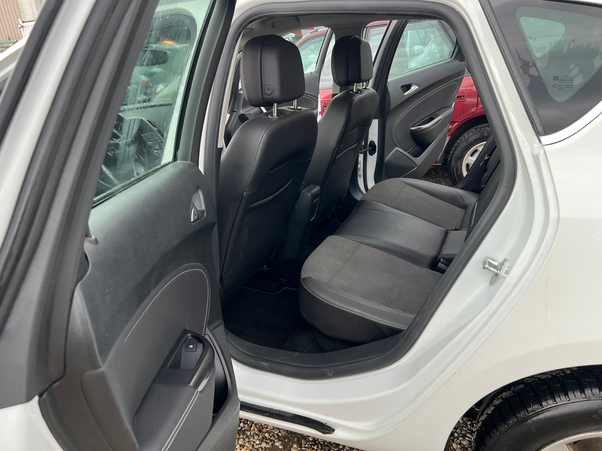 OPEL Astra 1.4i 16V Turbo Cosmo-image-9