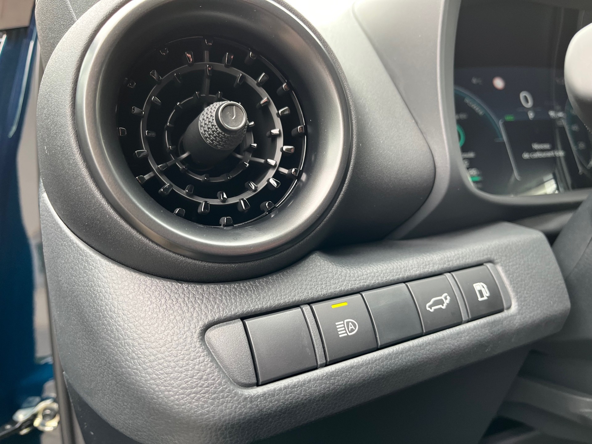 TOYOTA C-HR 2.0 HSD CVT Style 4WD-image-17
