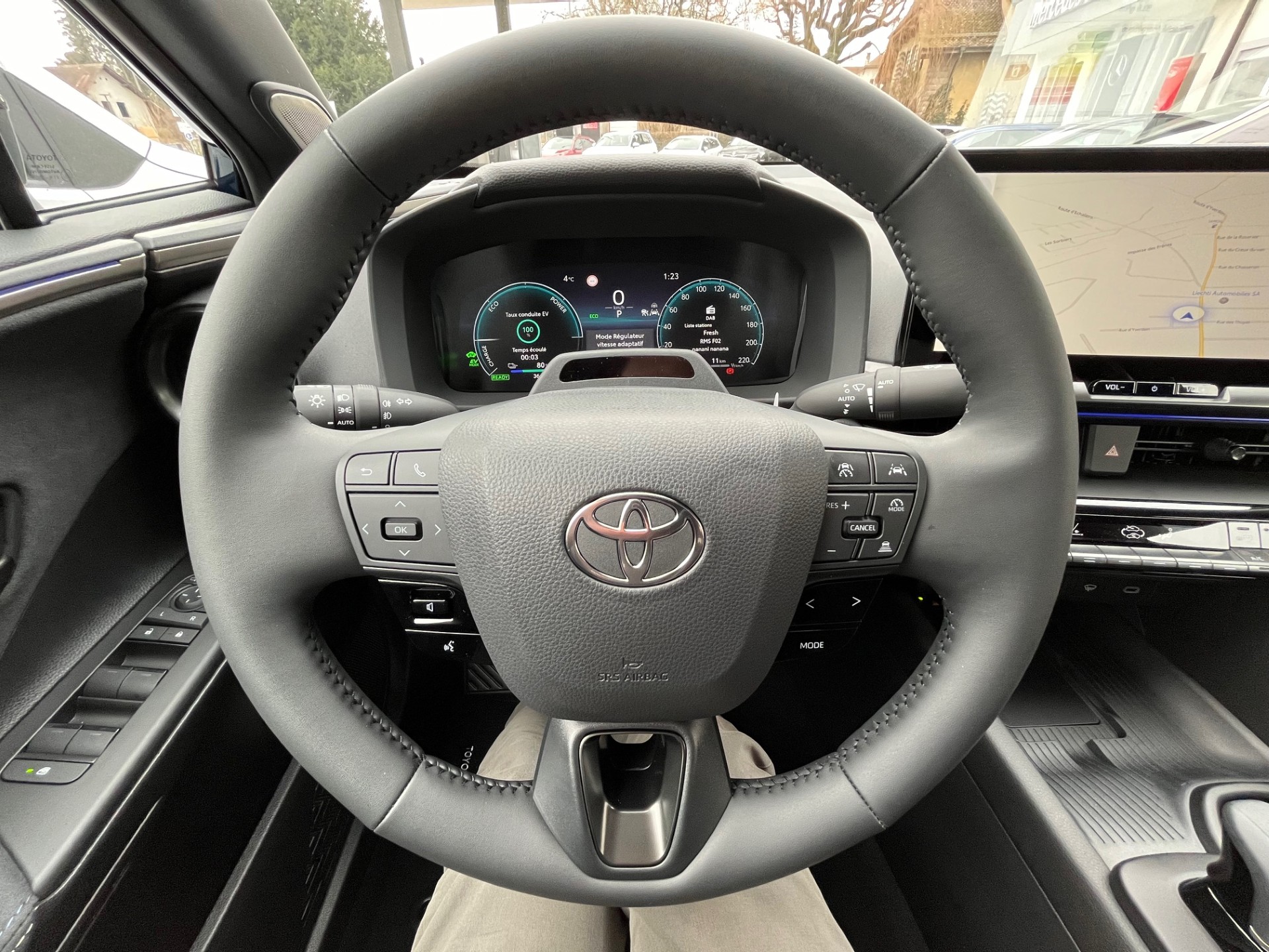 TOYOTA C-HR 2.0 HSD CVT Style 4WD-image-12