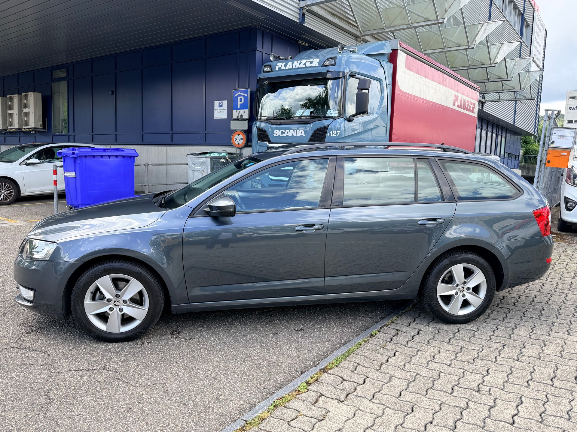 SKODA Octavia Combi 1.4 TSI Ambition DSG-image-5